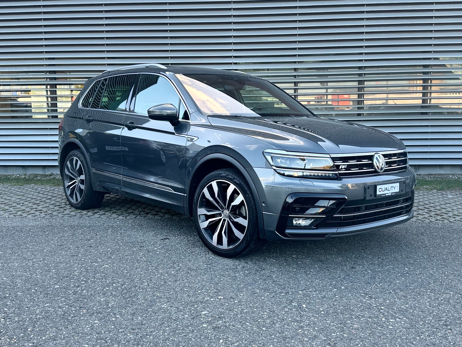 VW Tiguan 2.0TSI Highline 4Motion DSG R-LINE-image-2