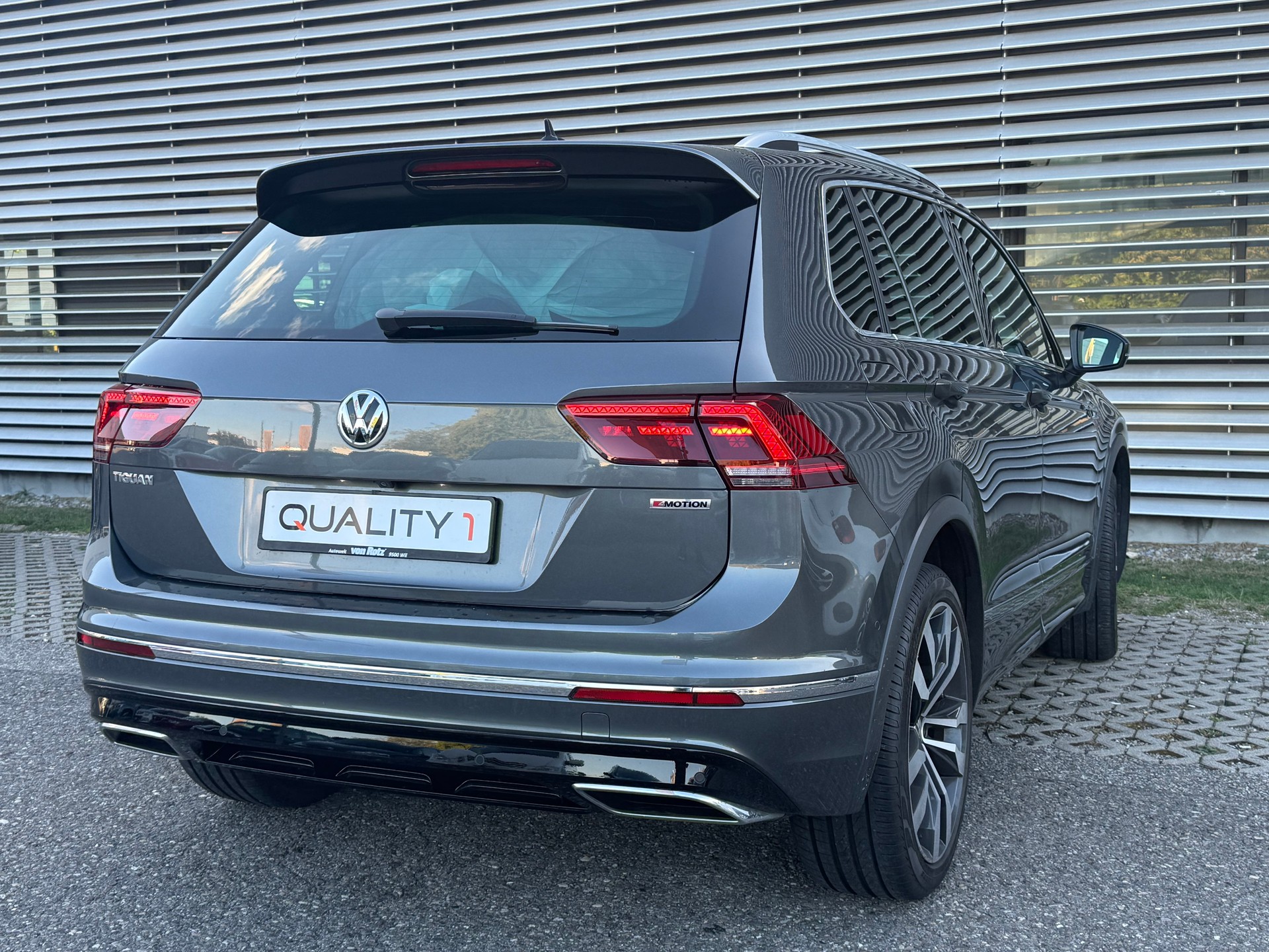 VW Tiguan 2.0TSI Highline 4Motion DSG R-LINE-image-3