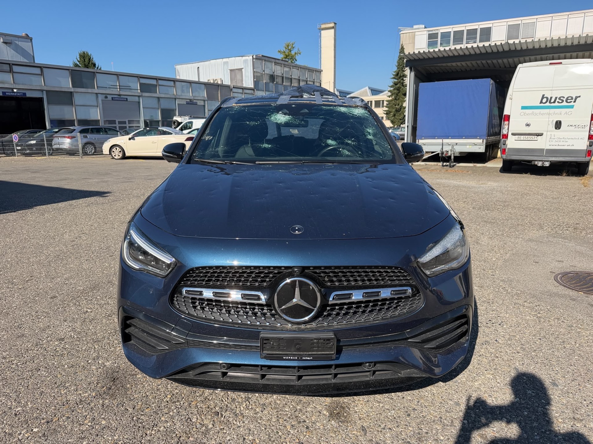 MERCEDES-BENZ GLA 250e AMG Line 8G-DCT-image-2