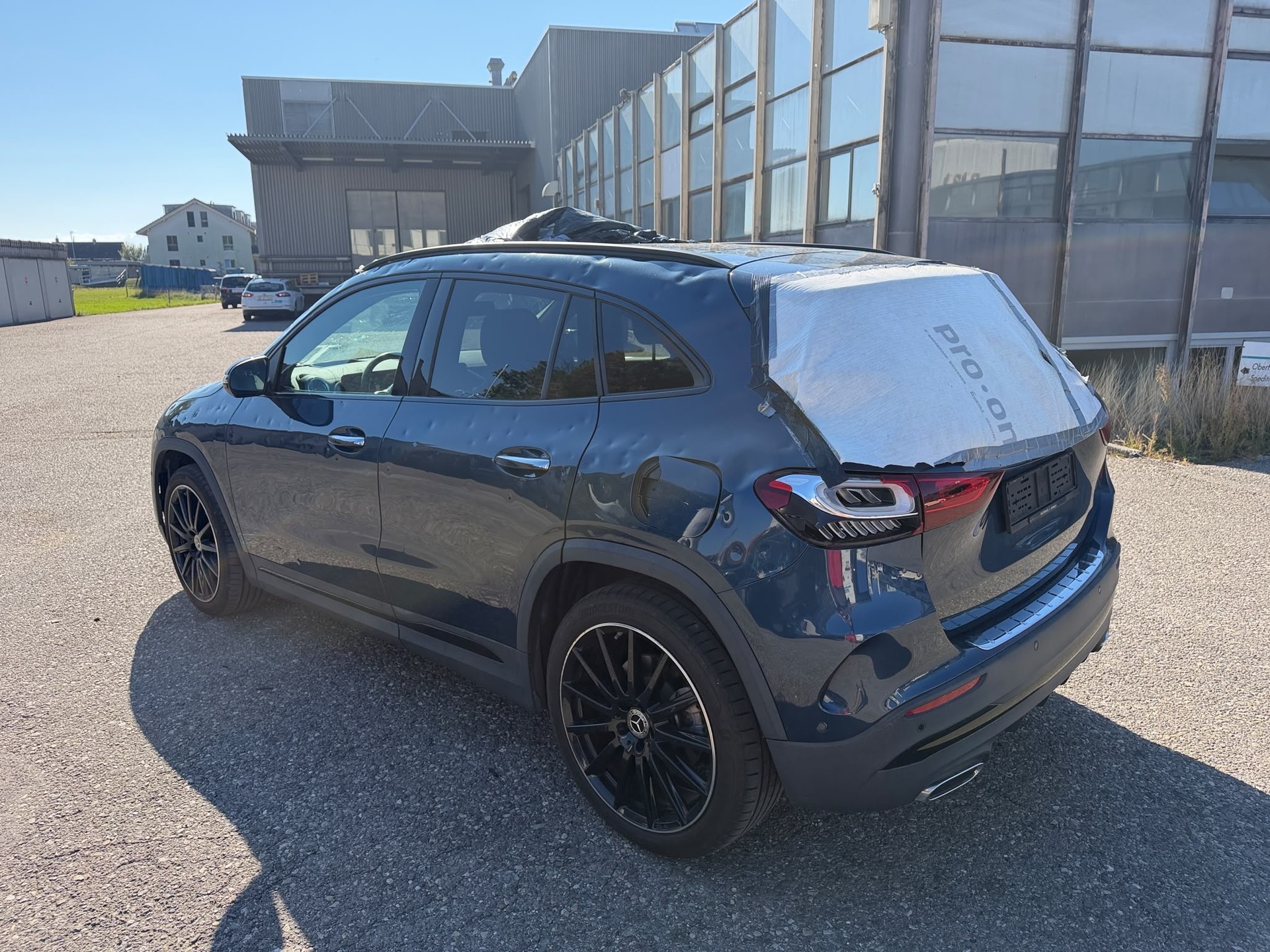 MERCEDES-BENZ GLA 250e AMG Line 8G-DCT-image-5