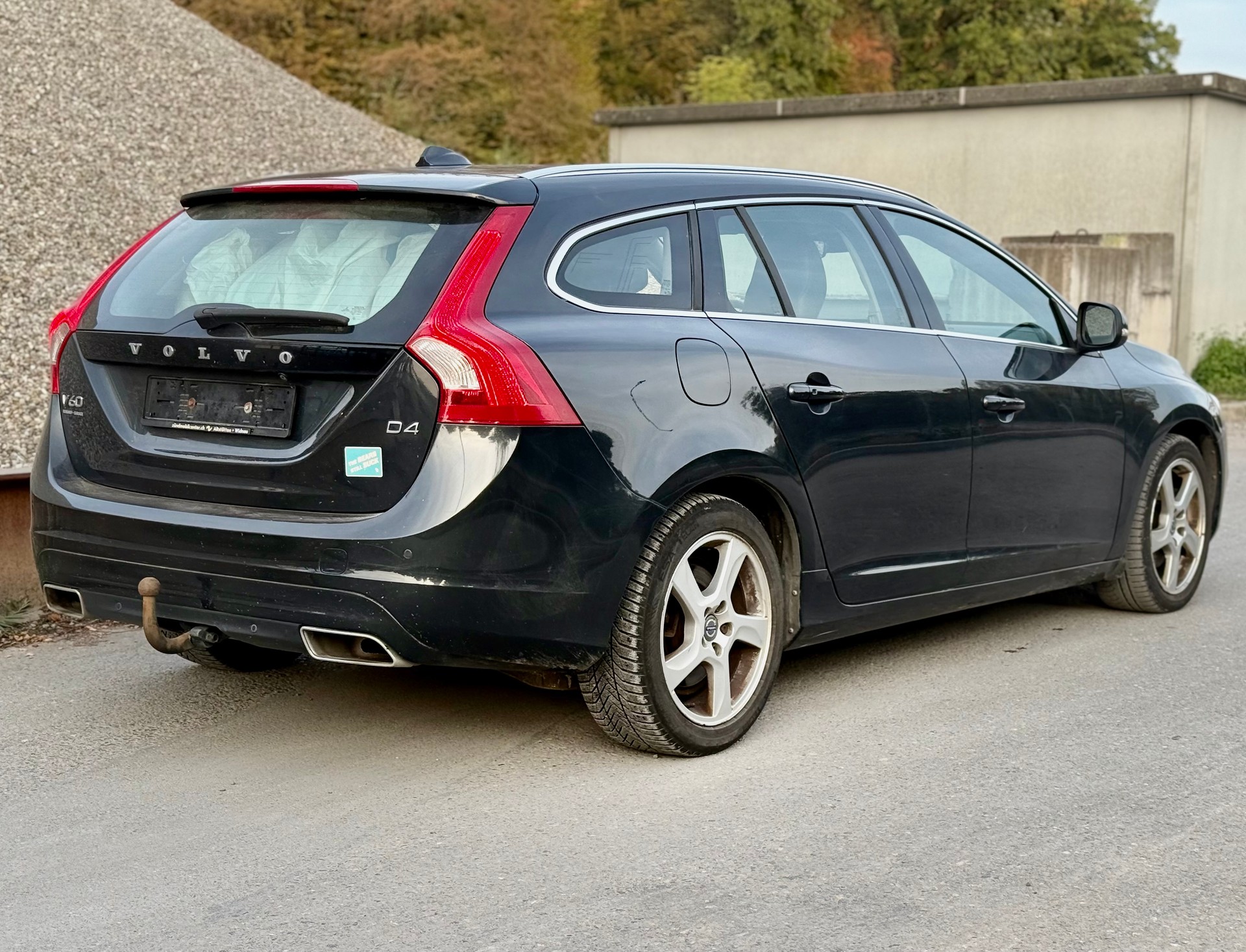 VOLVO V60 D4 Summum Geartronic-image-5