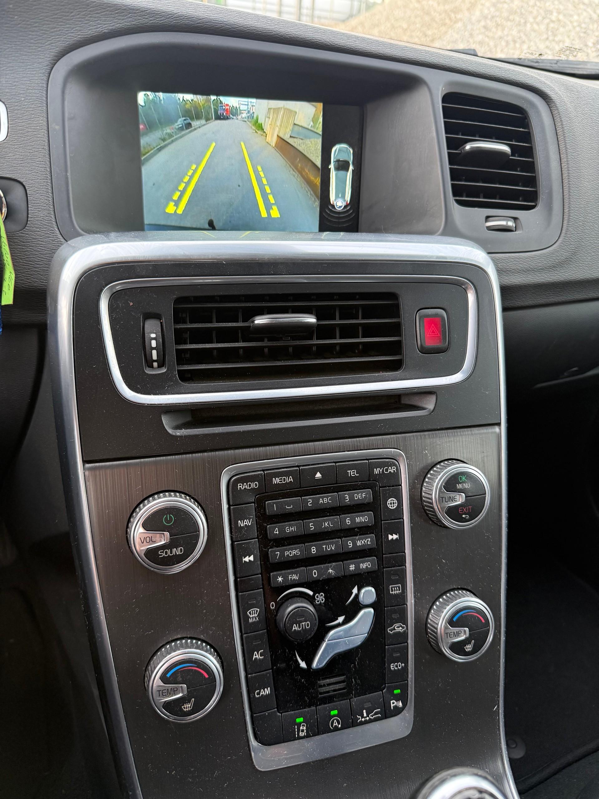 VOLVO V60 D4 Summum Geartronic-image-9