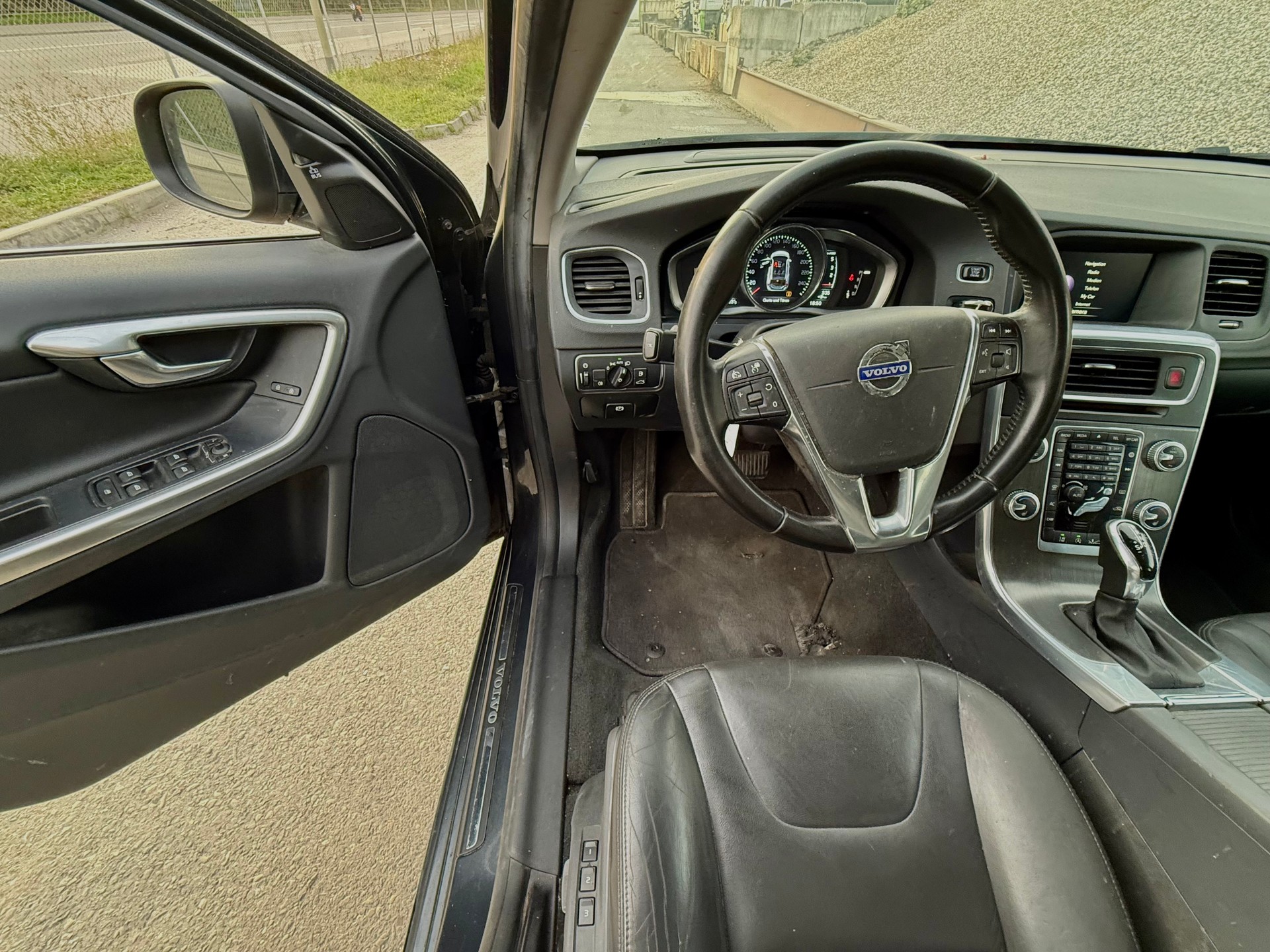 VOLVO V60 D4 Summum Geartronic-image-7