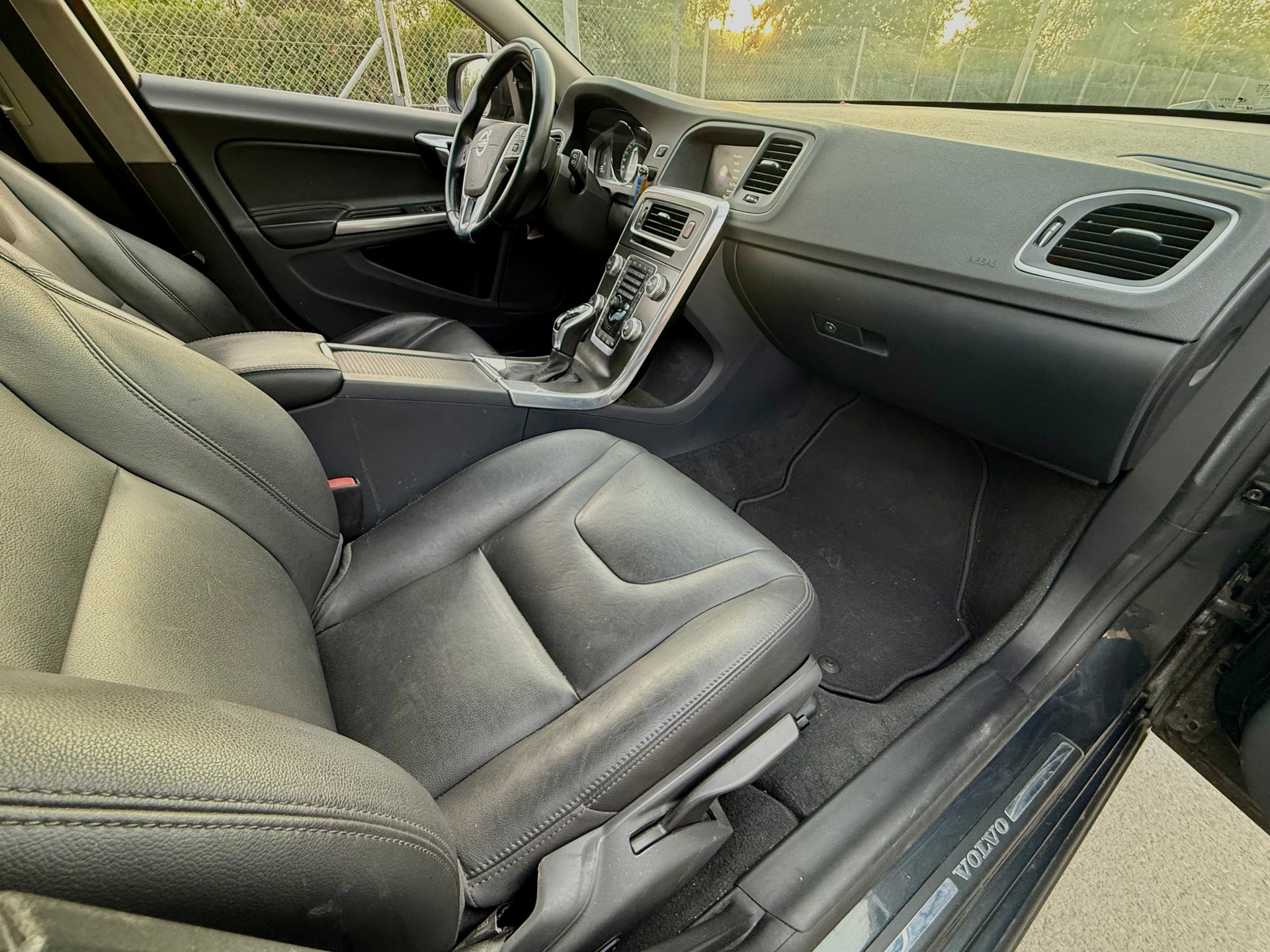 VOLVO V60 D4 Summum Geartronic-image-10