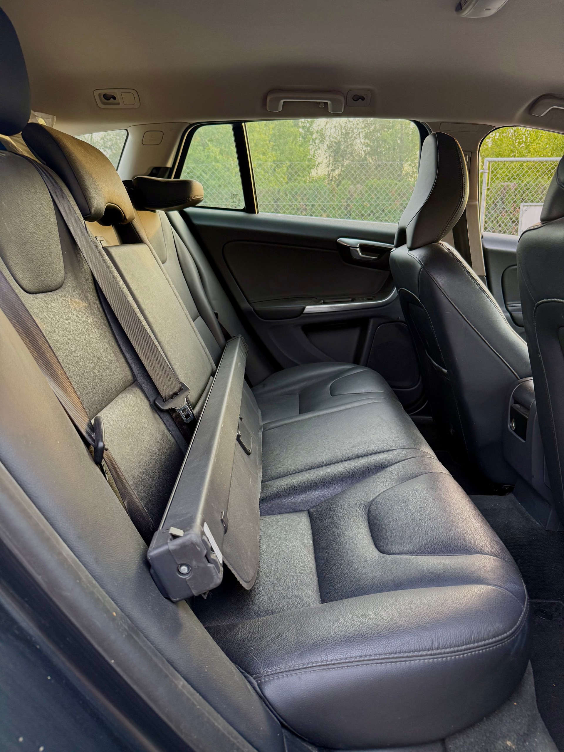 VOLVO V60 D4 Summum Geartronic-image-11