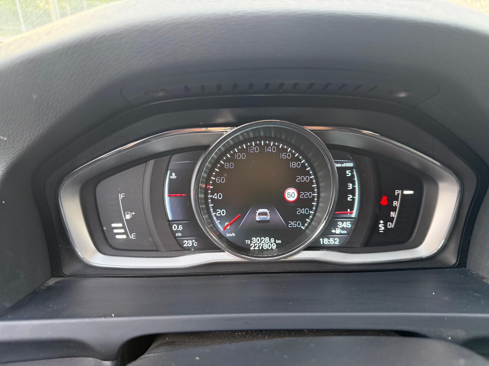 VOLVO V60 D4 Summum Geartronic-image-8