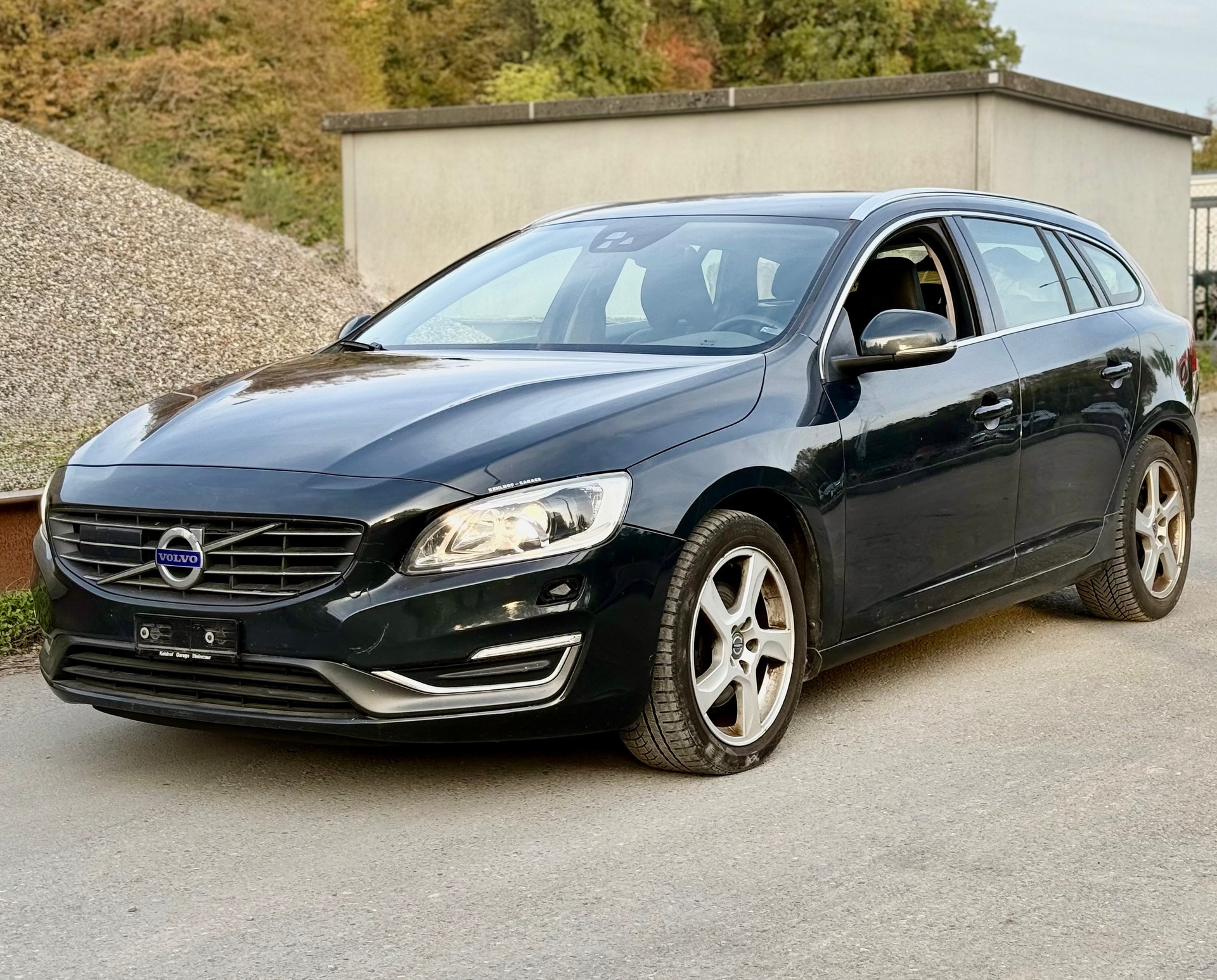 VOLVO V60 D4 Summum Geartronic-image-2