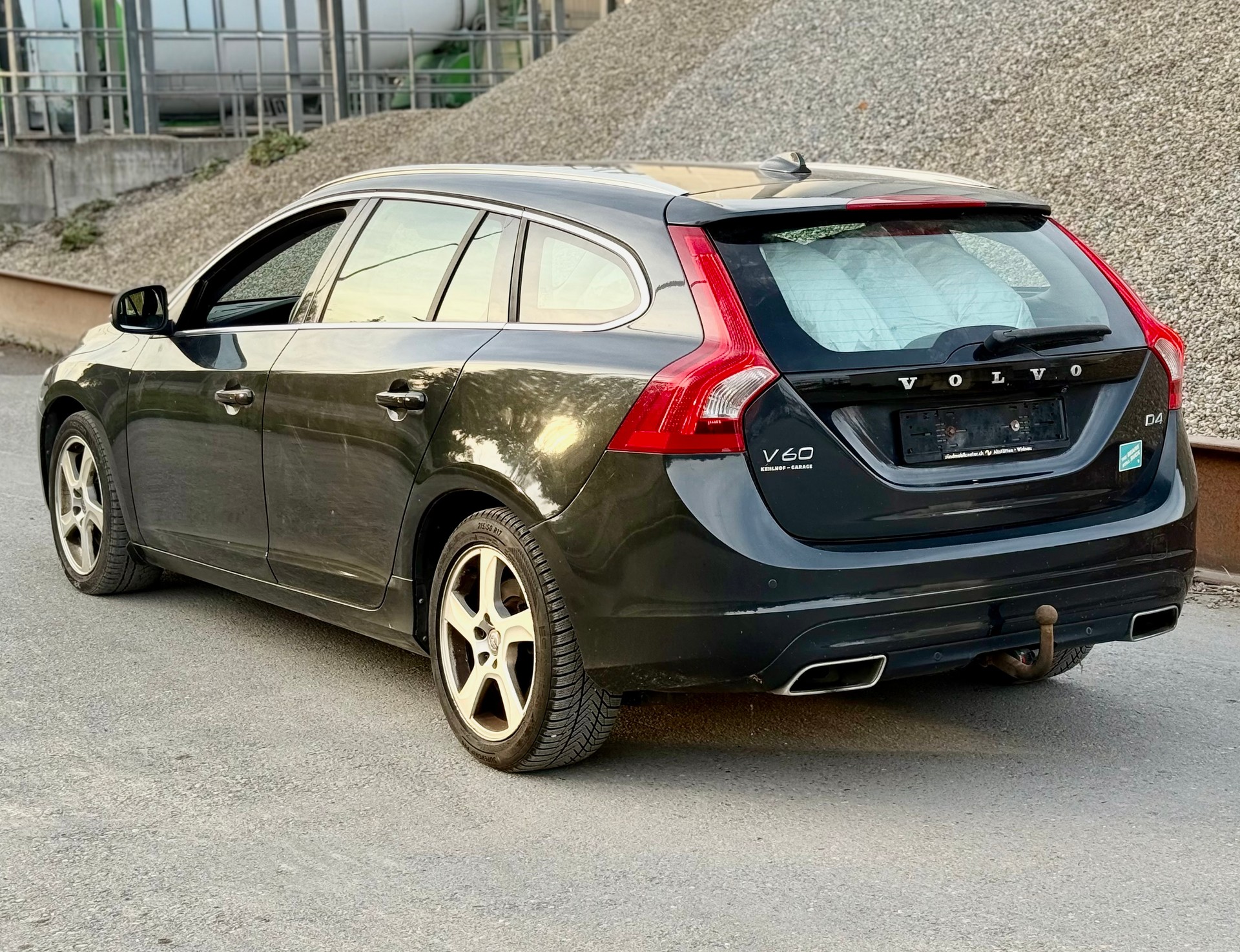 VOLVO V60 D4 Summum Geartronic-image-3
