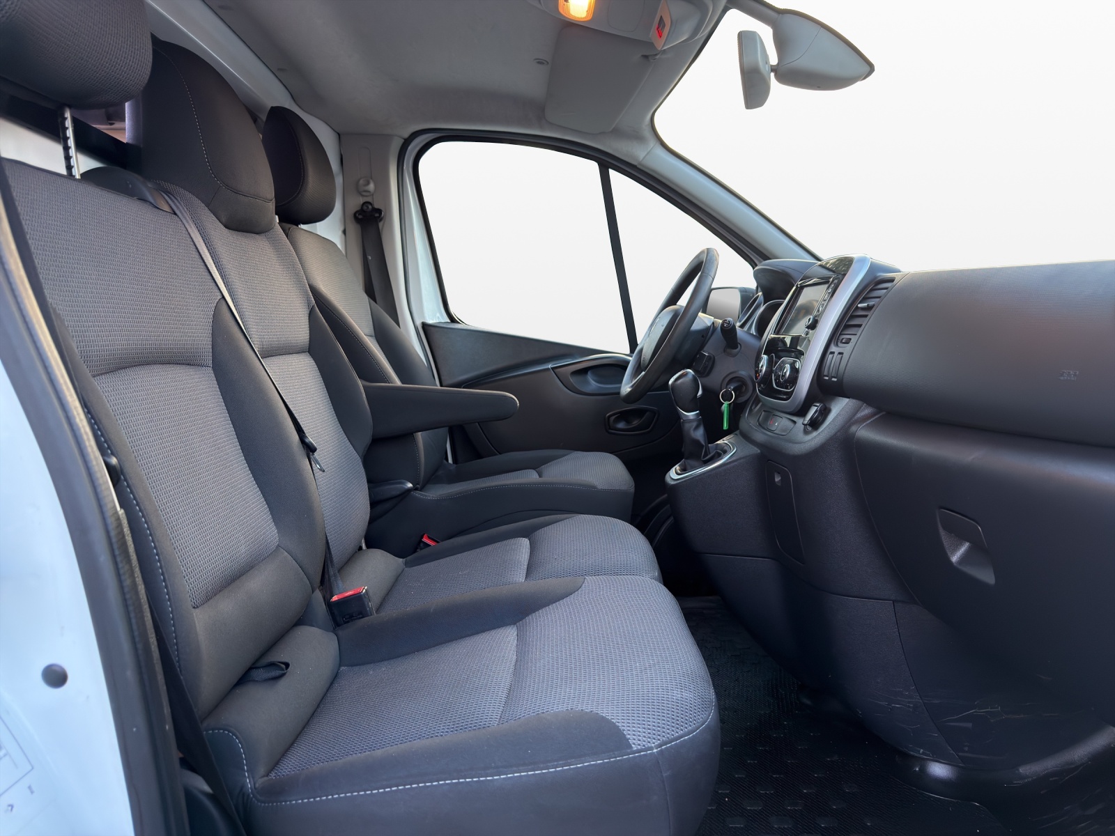 RENAULT Trafic 2.0 ENERGY dCi170 EDC 3.0t Business L2H1 A-image-13