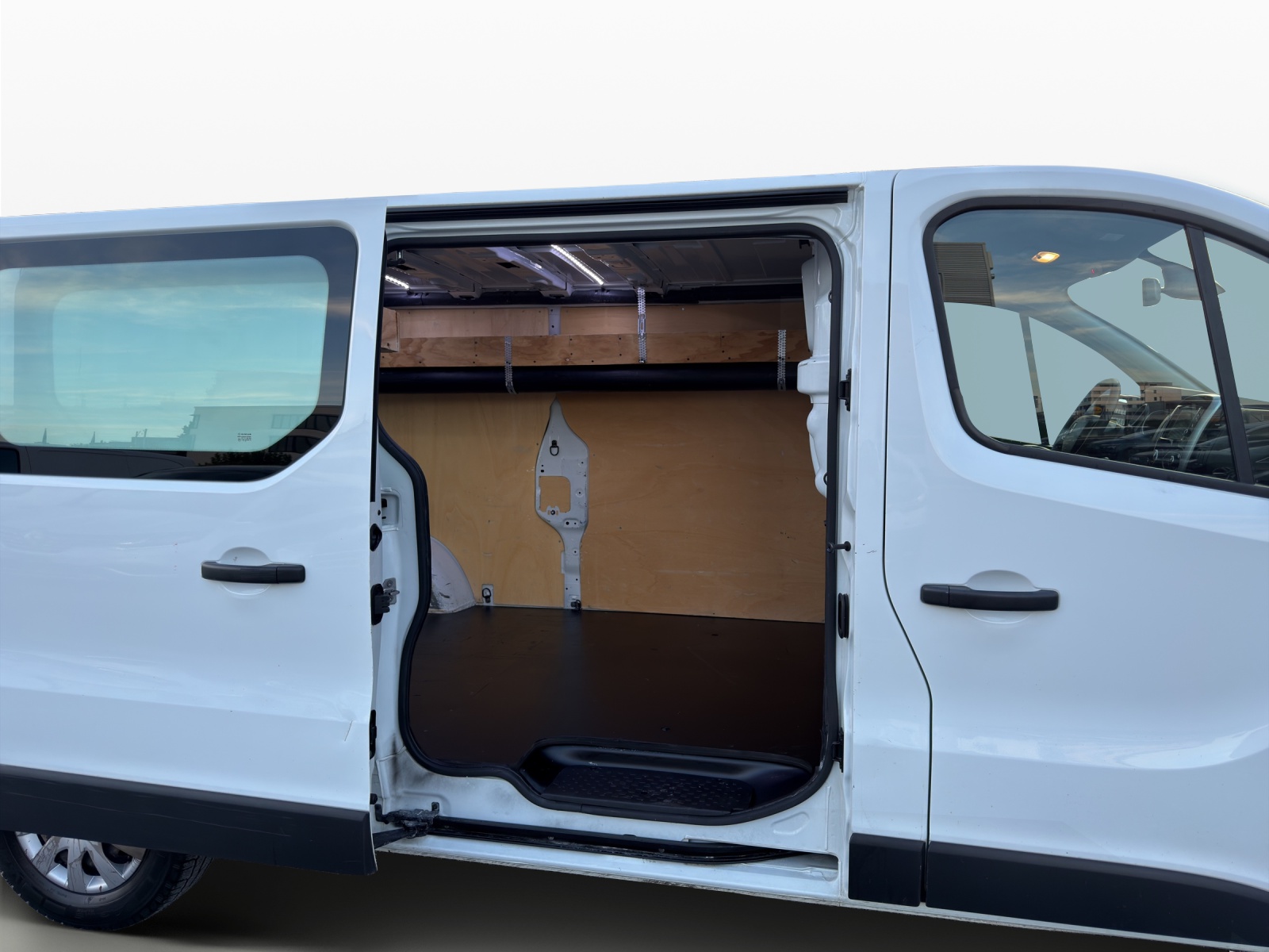 RENAULT Trafic 2.0 ENERGY dCi170 EDC 3.0t Business L2H1 A-image-16