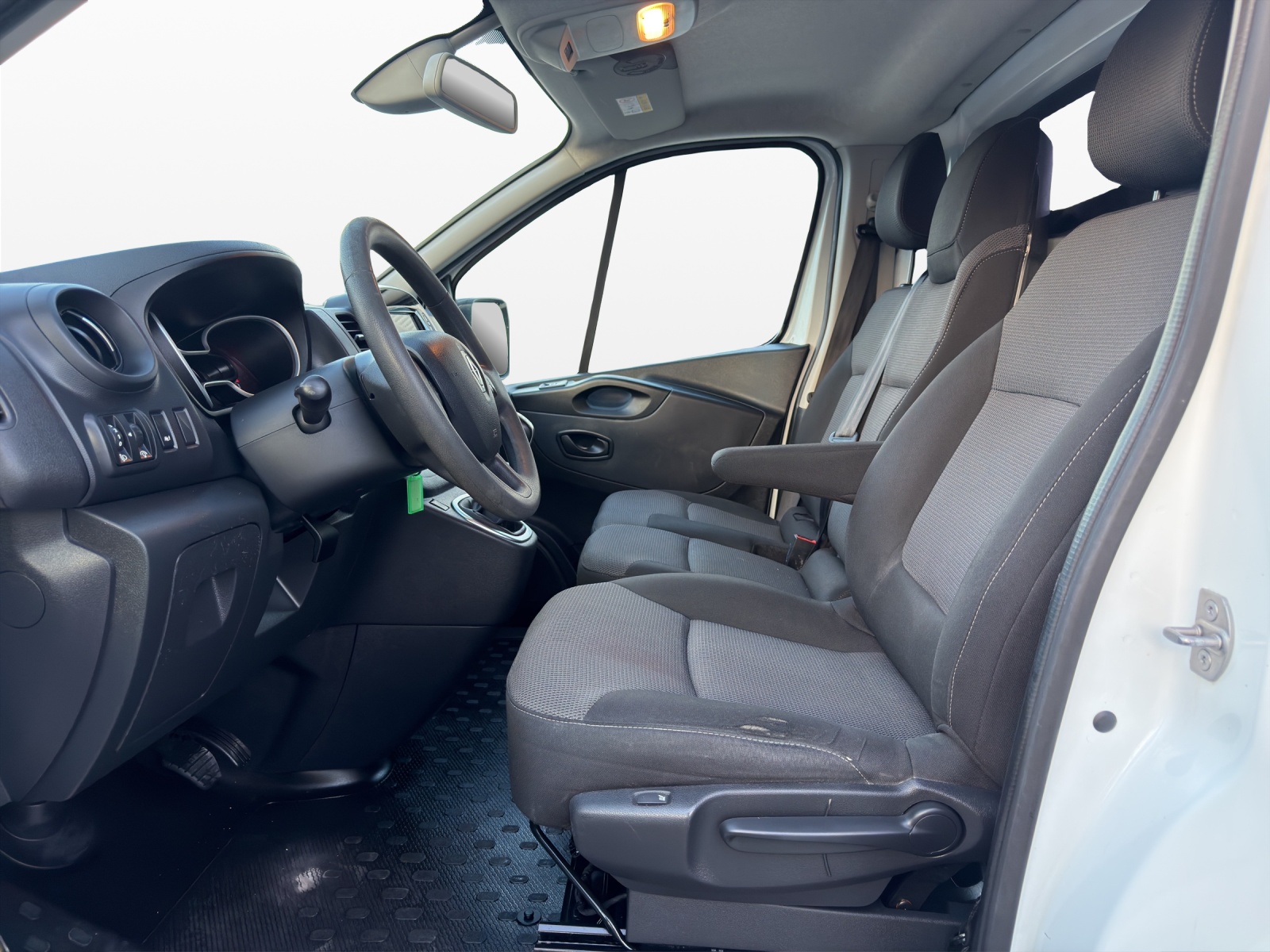 RENAULT Trafic 2.0 ENERGY dCi170 EDC 3.0t Business L2H1 A-image-8