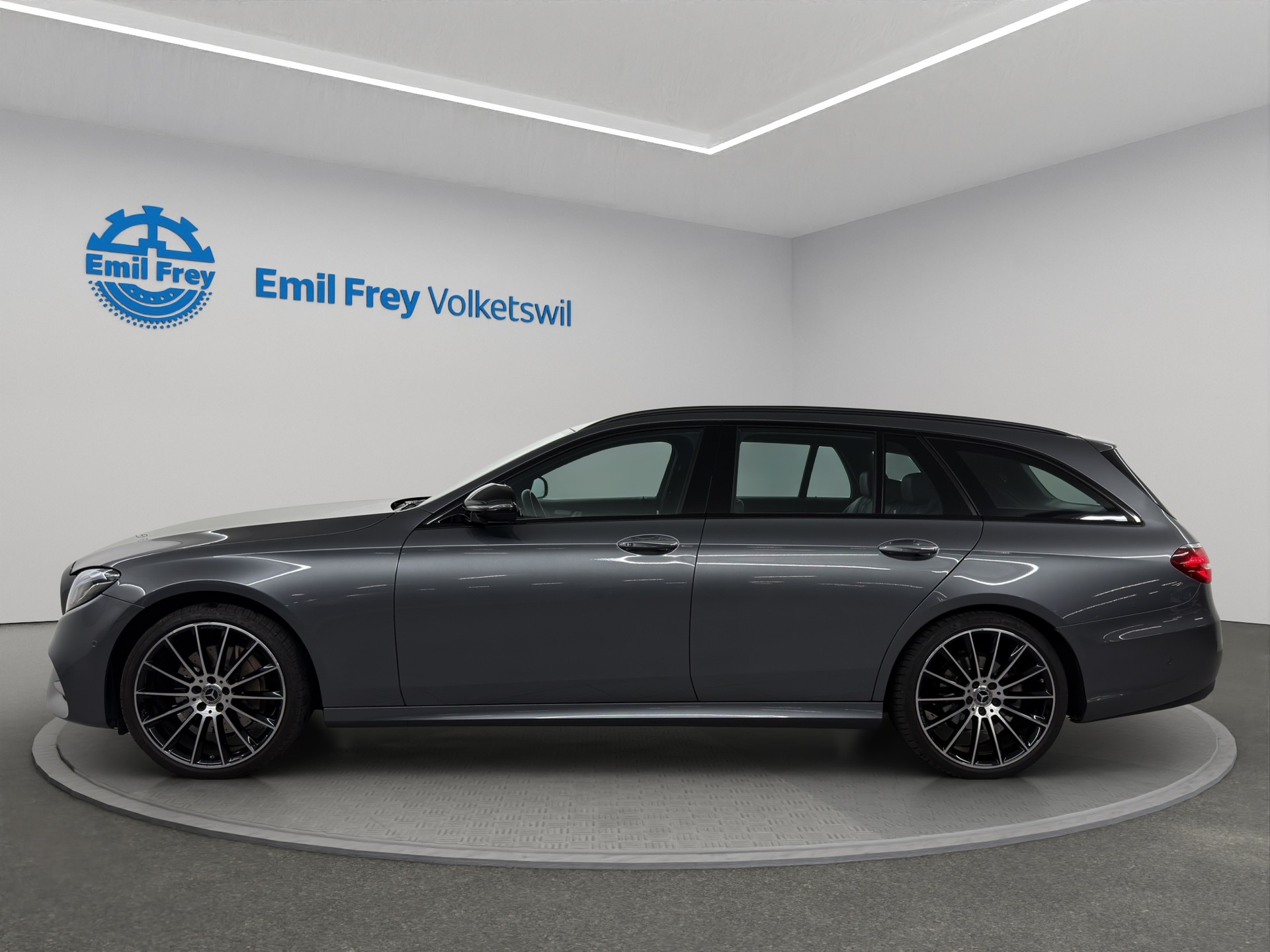 MERCEDES-BENZ E-Klasse Kombi E 200 AMG Line 4matic-image-1