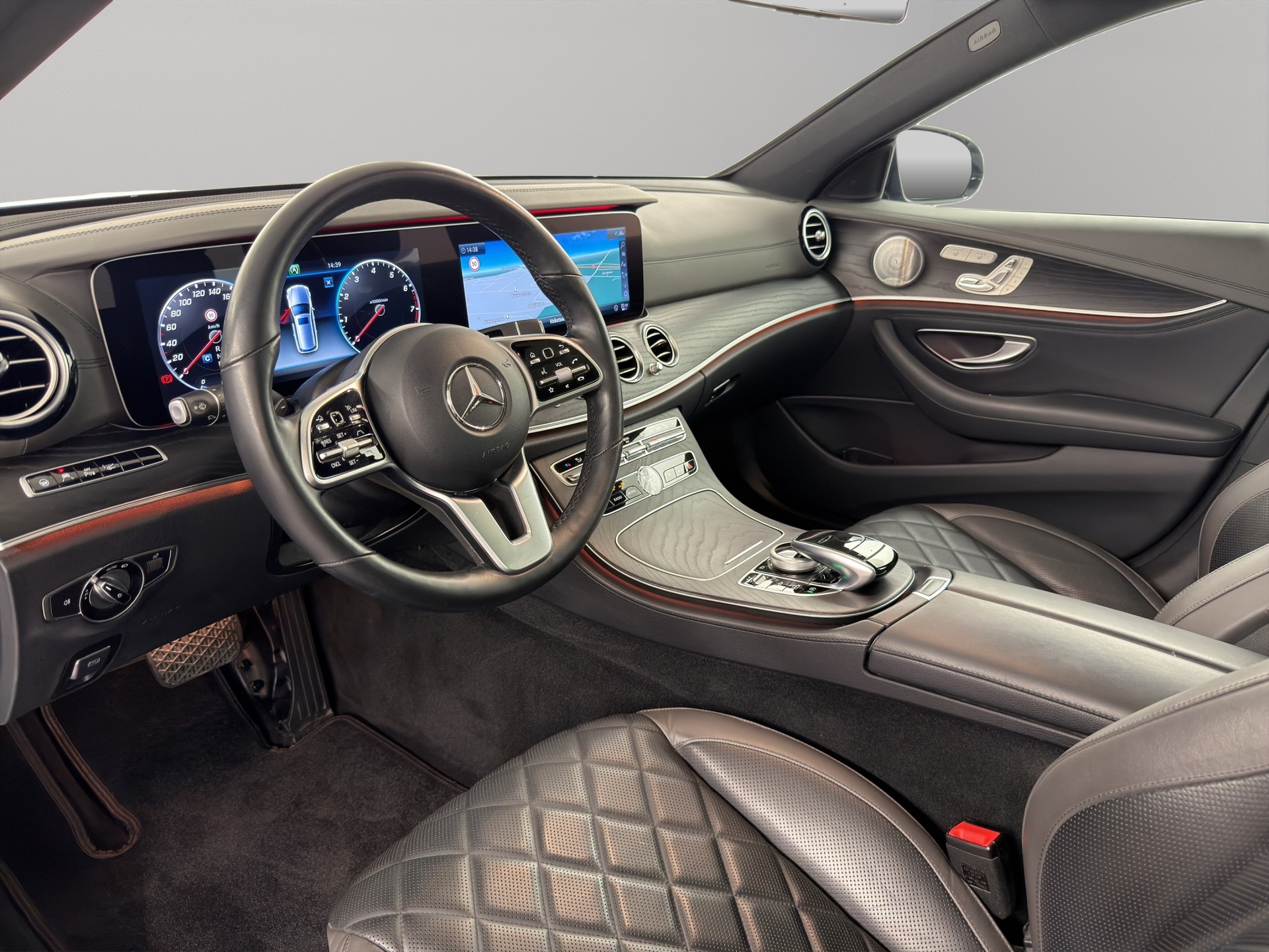 MERCEDES-BENZ E-Klasse Kombi E 200 AMG Line 4matic-image-11