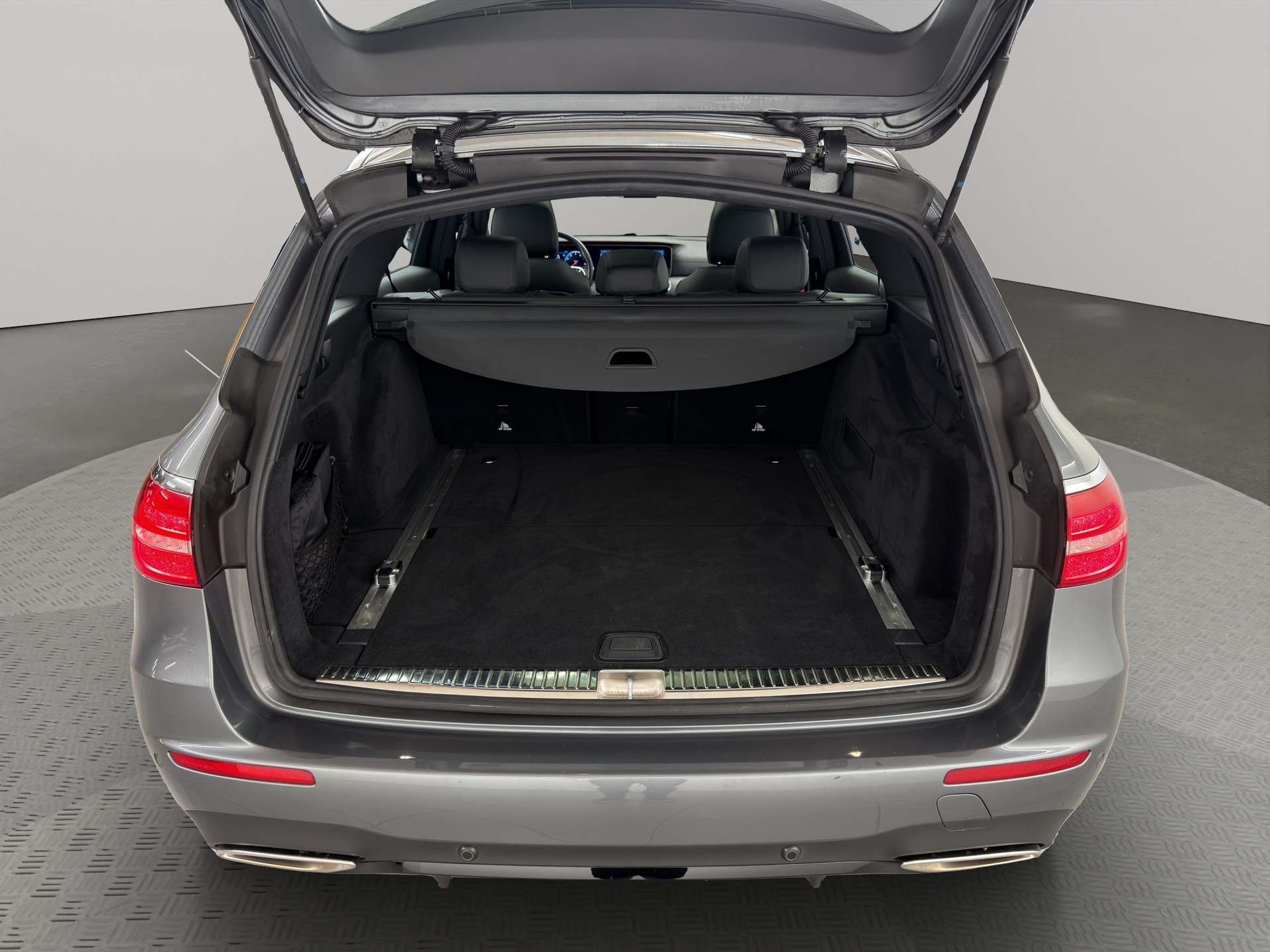 MERCEDES-BENZ E-Klasse Kombi E 200 AMG Line 4matic-image-6