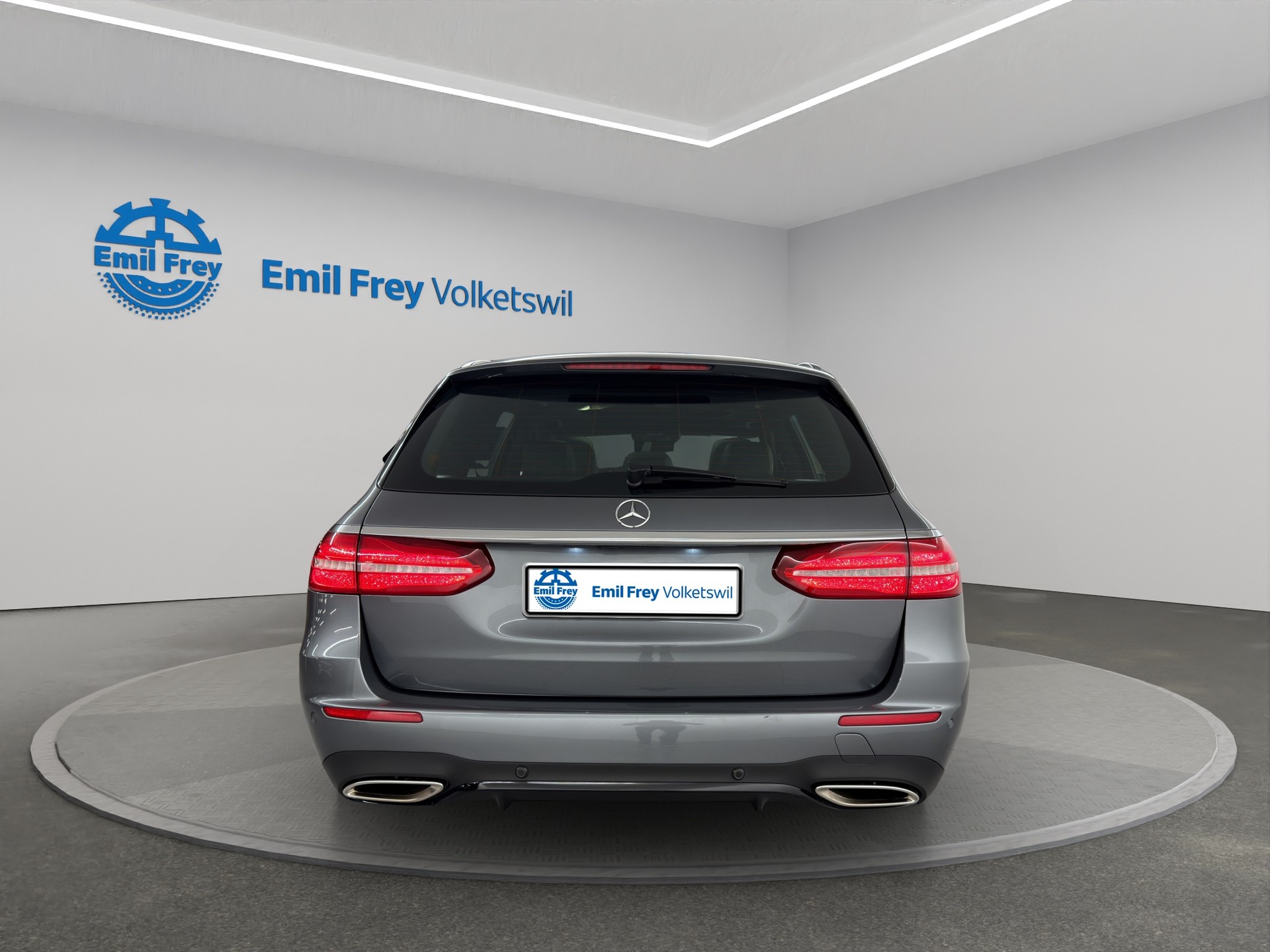 MERCEDES-BENZ E-Klasse Kombi E 200 AMG Line 4matic-image-5