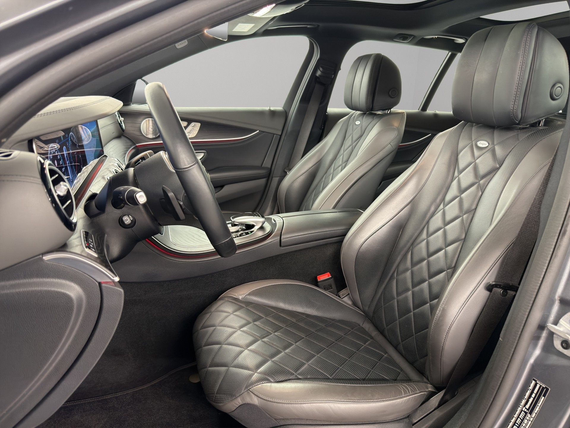 MERCEDES-BENZ E-Klasse Kombi E 200 AMG Line 4matic-image-8