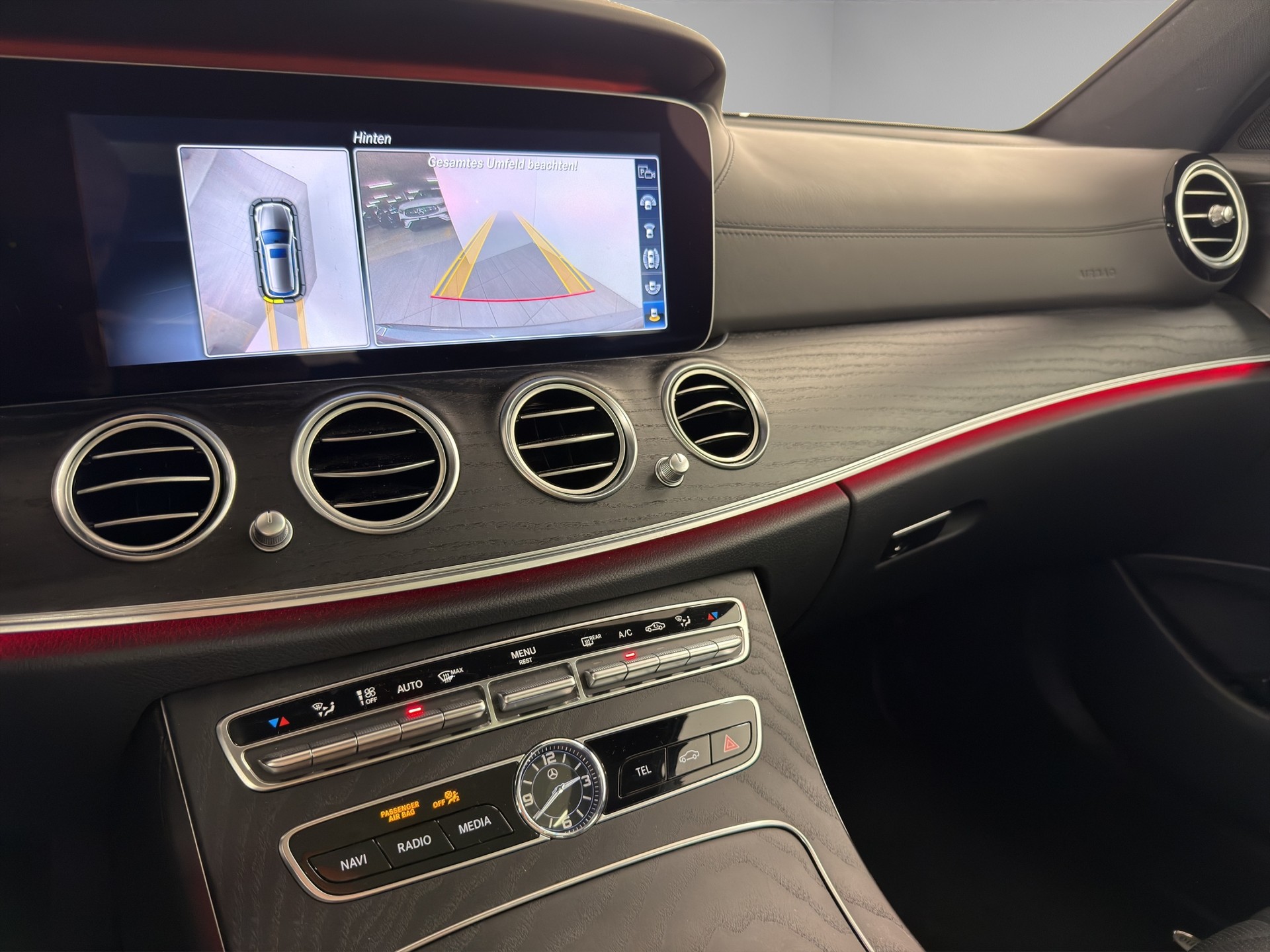 MERCEDES-BENZ E-Klasse Kombi E 200 AMG Line 4matic-image-13