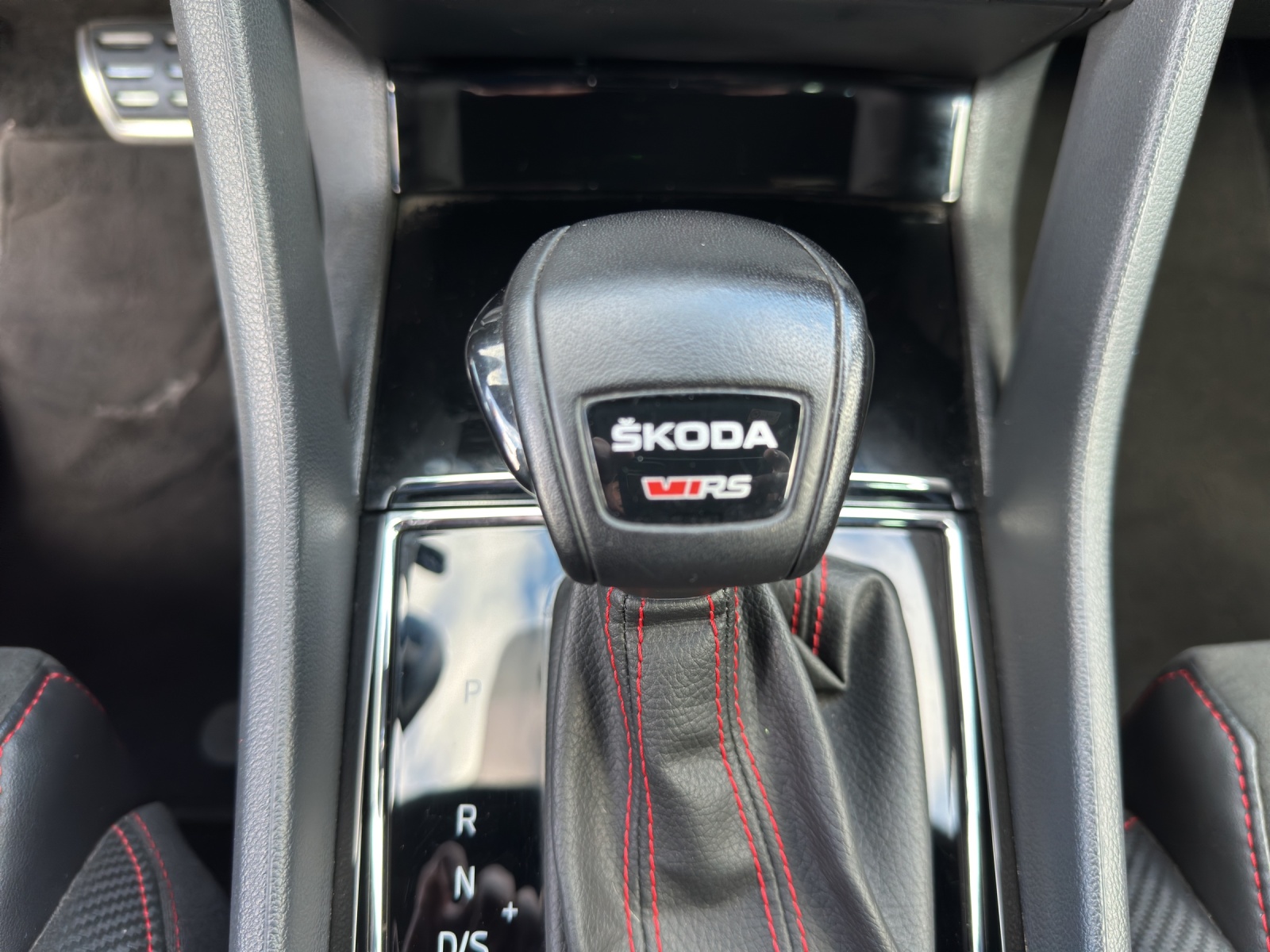 SKODA Kodiaq 2.0 TSI 4x4 RS-image-13