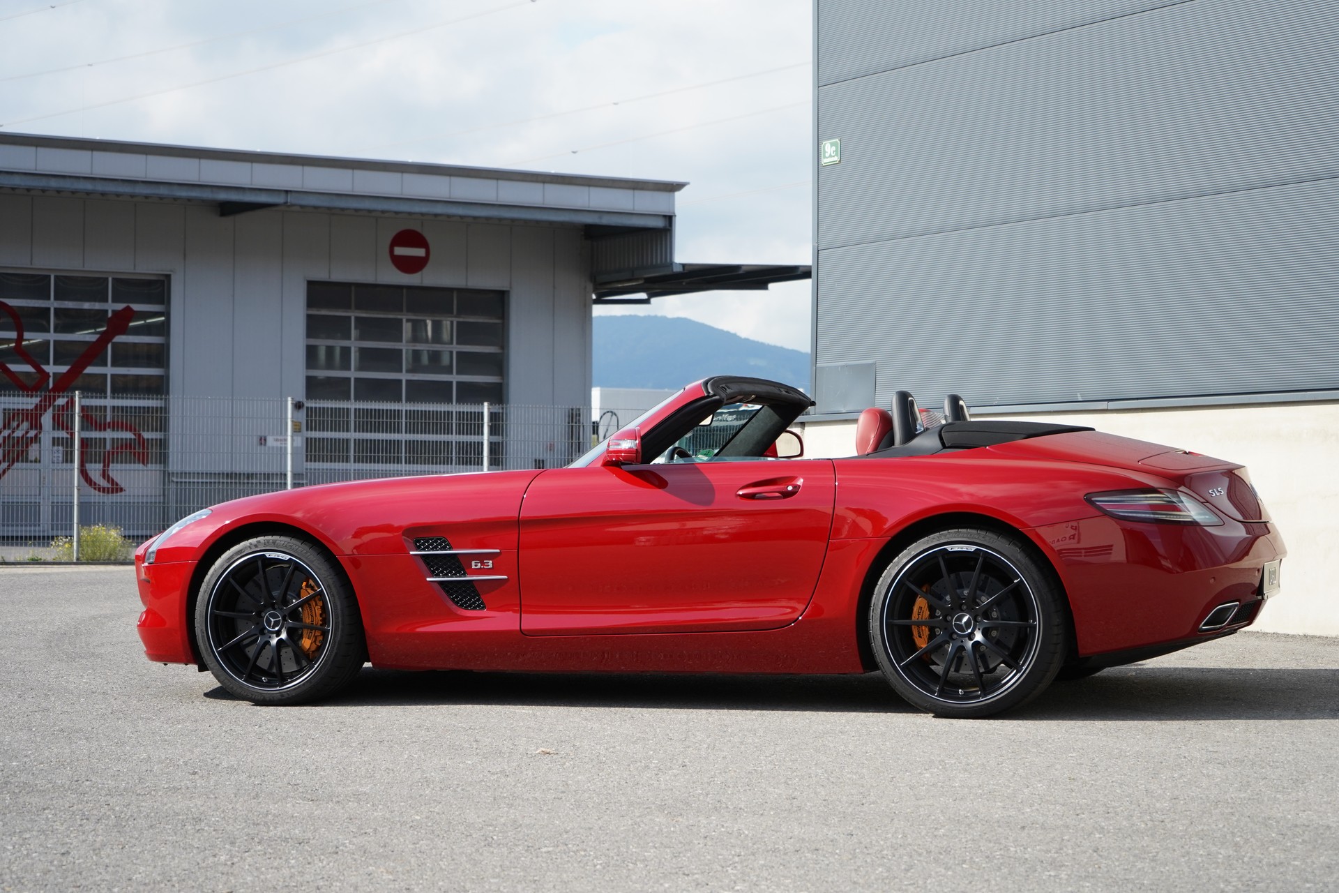 MERCEDES-BENZ SLS AMG Roadster-image-15