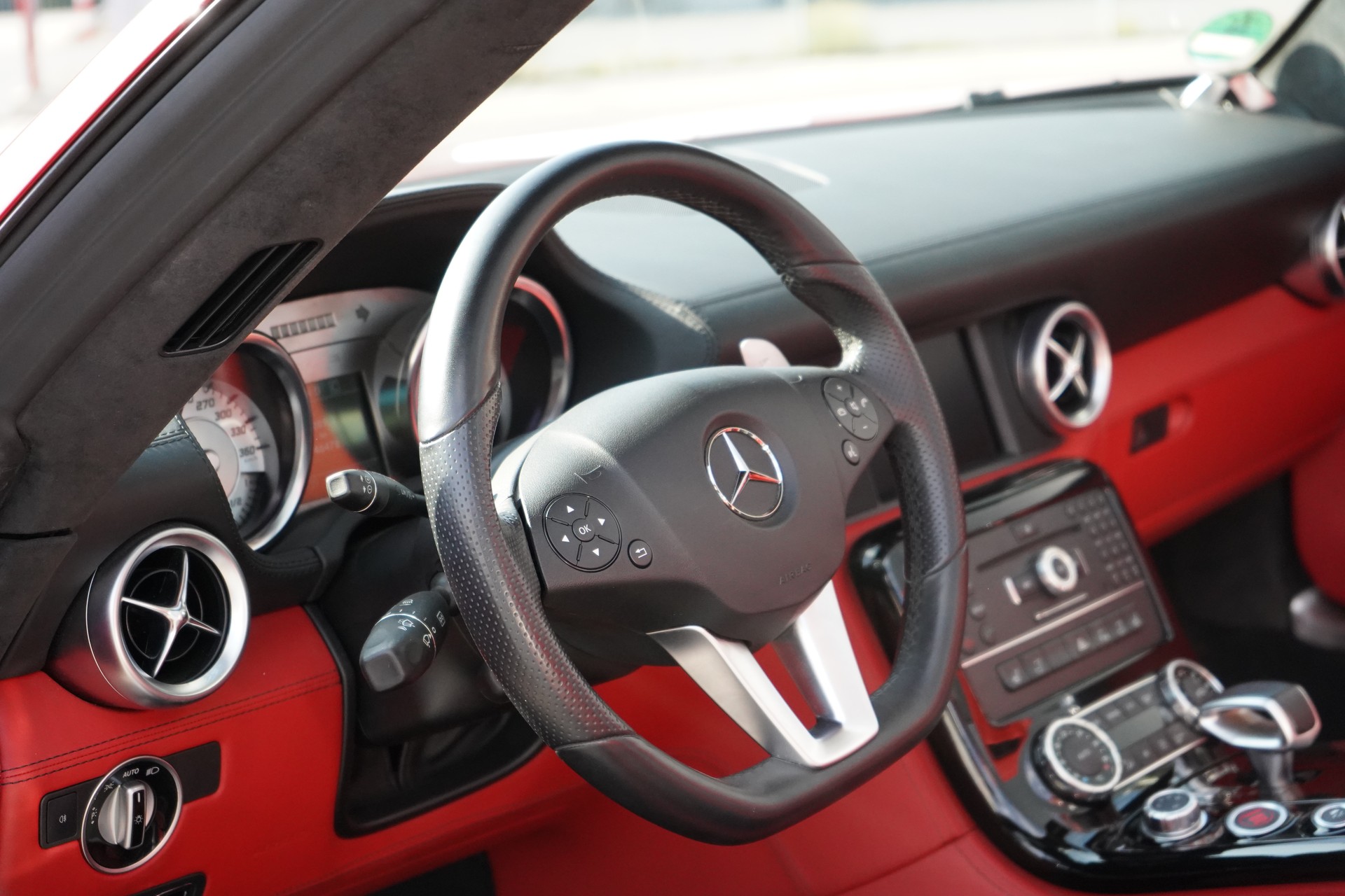 MERCEDES-BENZ SLS AMG Roadster-image-14