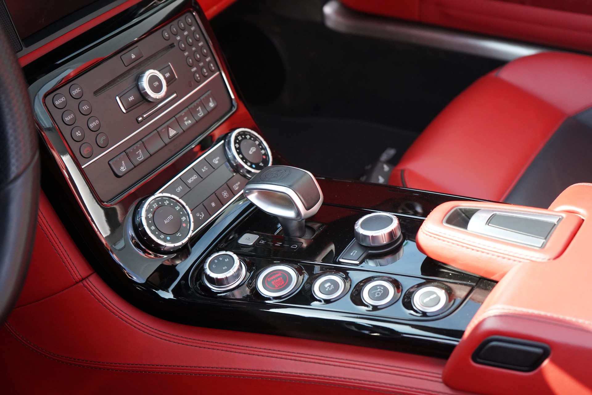 MERCEDES-BENZ SLS AMG Roadster-image-7