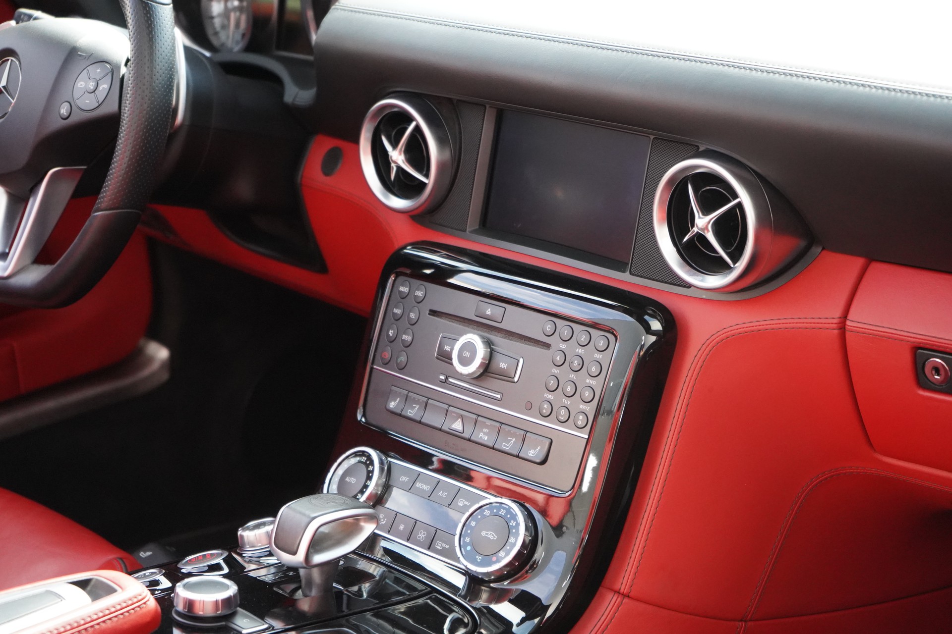 MERCEDES-BENZ SLS AMG Roadster-image-27