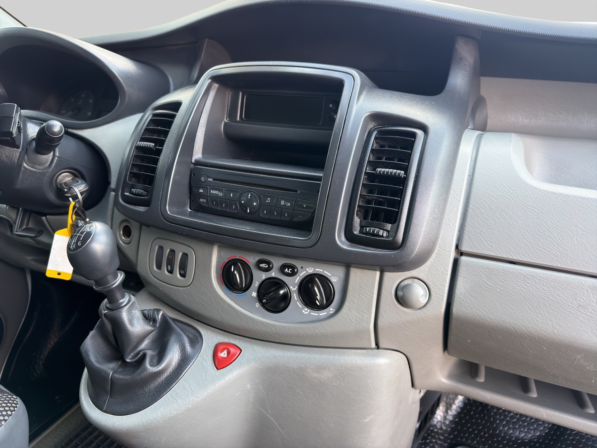 OPEL Vivaro 2.0 CDTI 2.7t L1H1-image-9