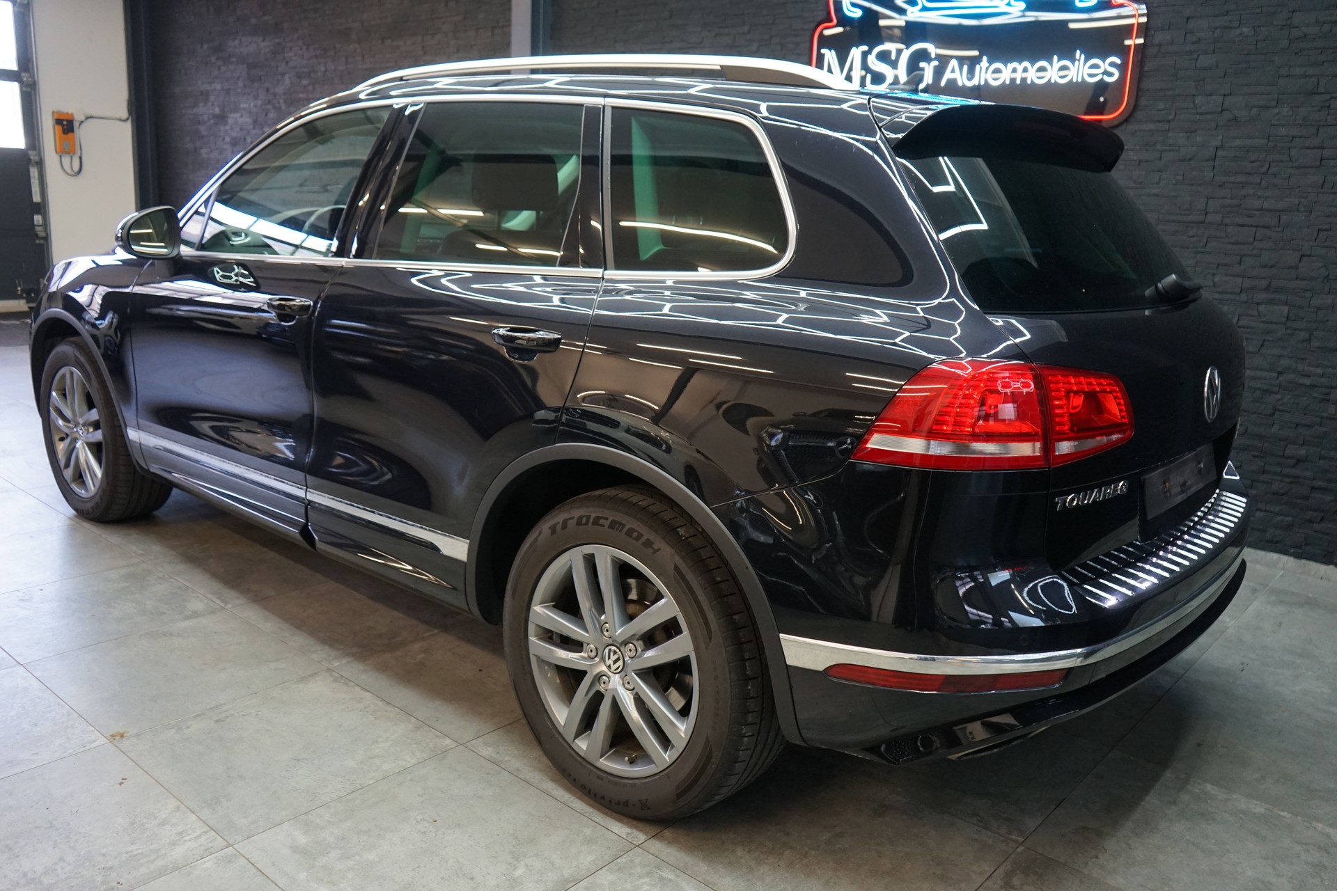 VW Touareg 3.0 TDI BlueMotion Technology Tiptronic-image-2