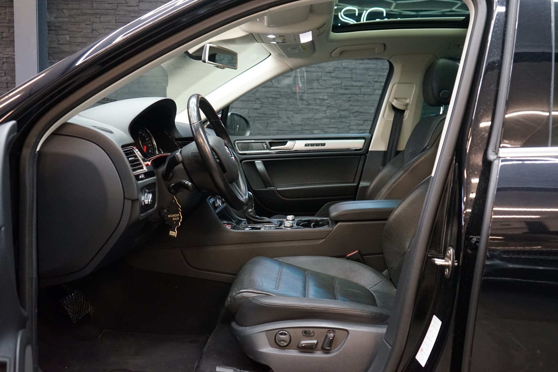VW Touareg 3.0 TDI BlueMotion Technology Tiptronic-image-4