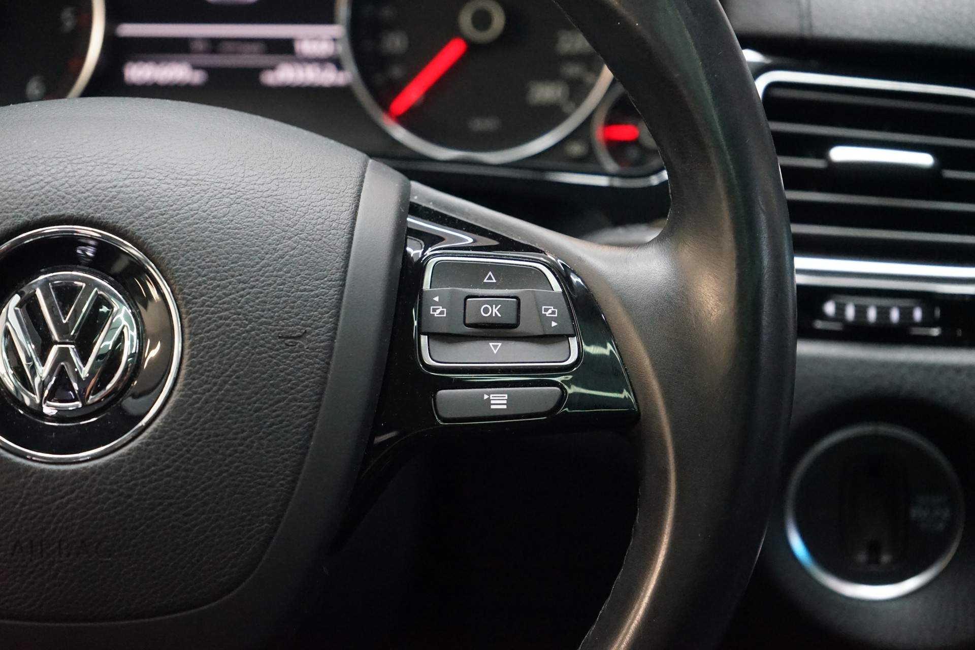 VW Touareg 3.0 TDI BlueMotion Technology Tiptronic-image-10