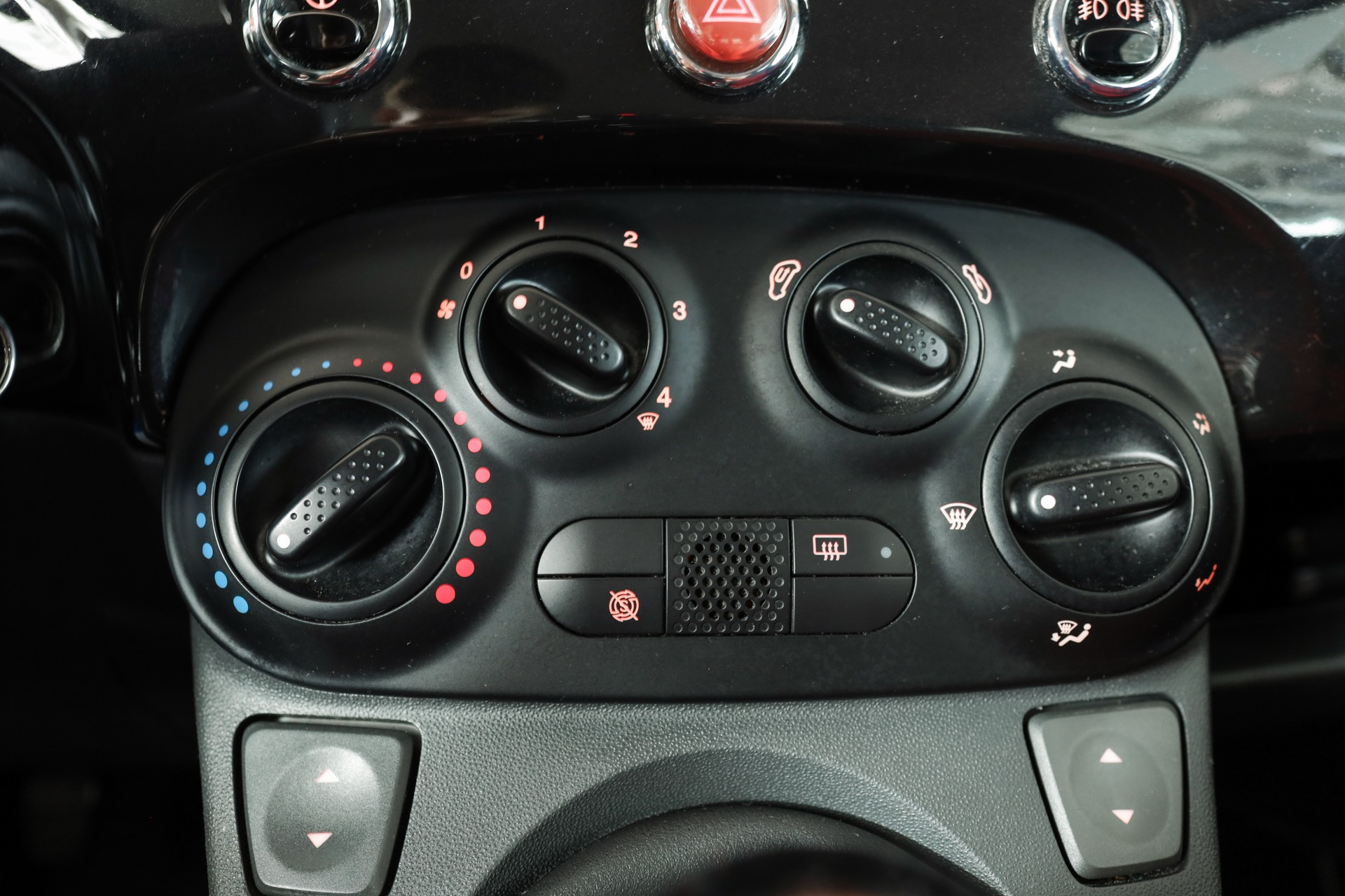 FIAT 500 1.2 Pop • Intérieur bicolore rouge • Radars de recul • Pack Chrome-image-15