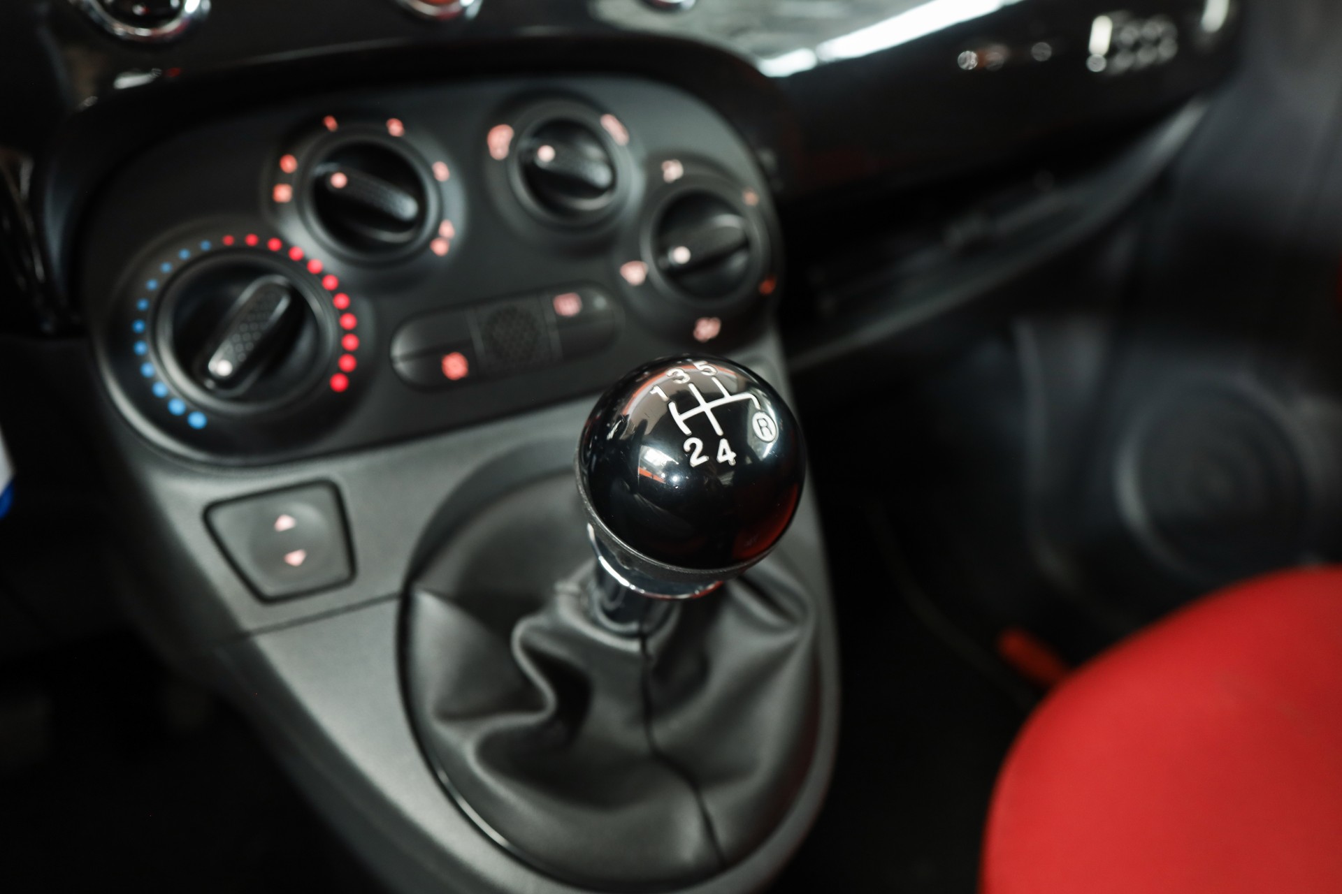 FIAT 500 1.2 Pop • Intérieur bicolore rouge • Radars de recul • Pack Chrome-image-16