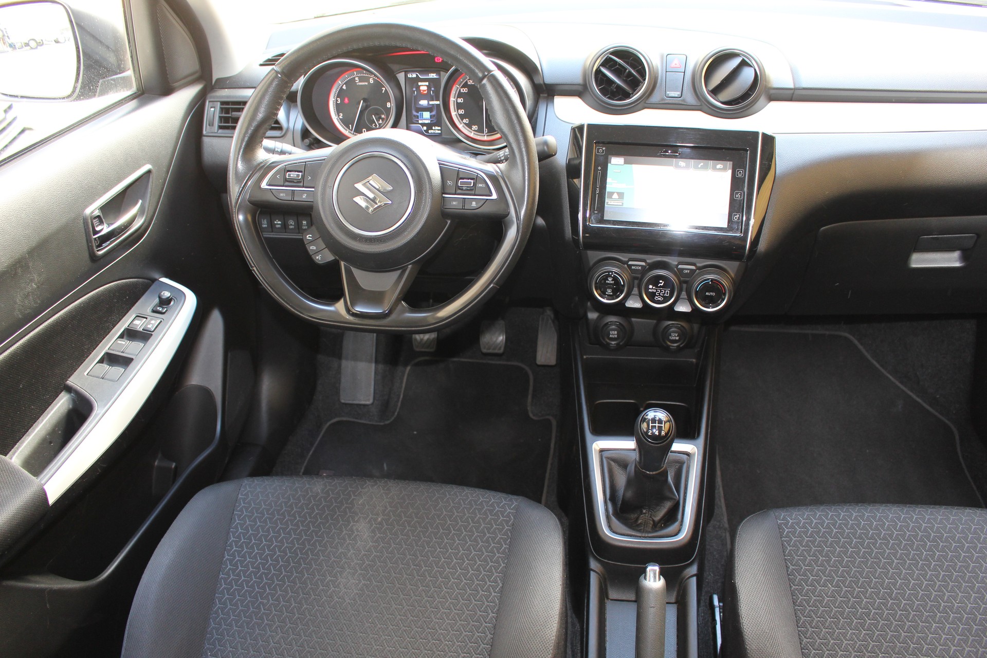 SUZUKI Swift 1.2i 16V SHVS Compact Top Hybrid Allgrip 4x4-image-7