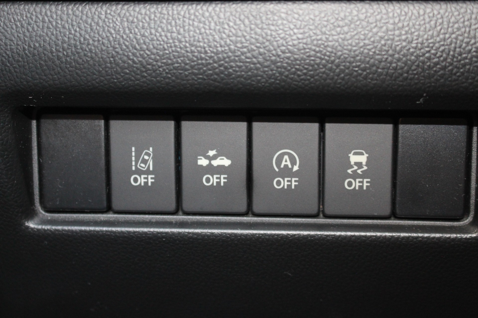 SUZUKI Swift 1.2i 16V SHVS Compact Top Hybrid Allgrip 4x4-image-16