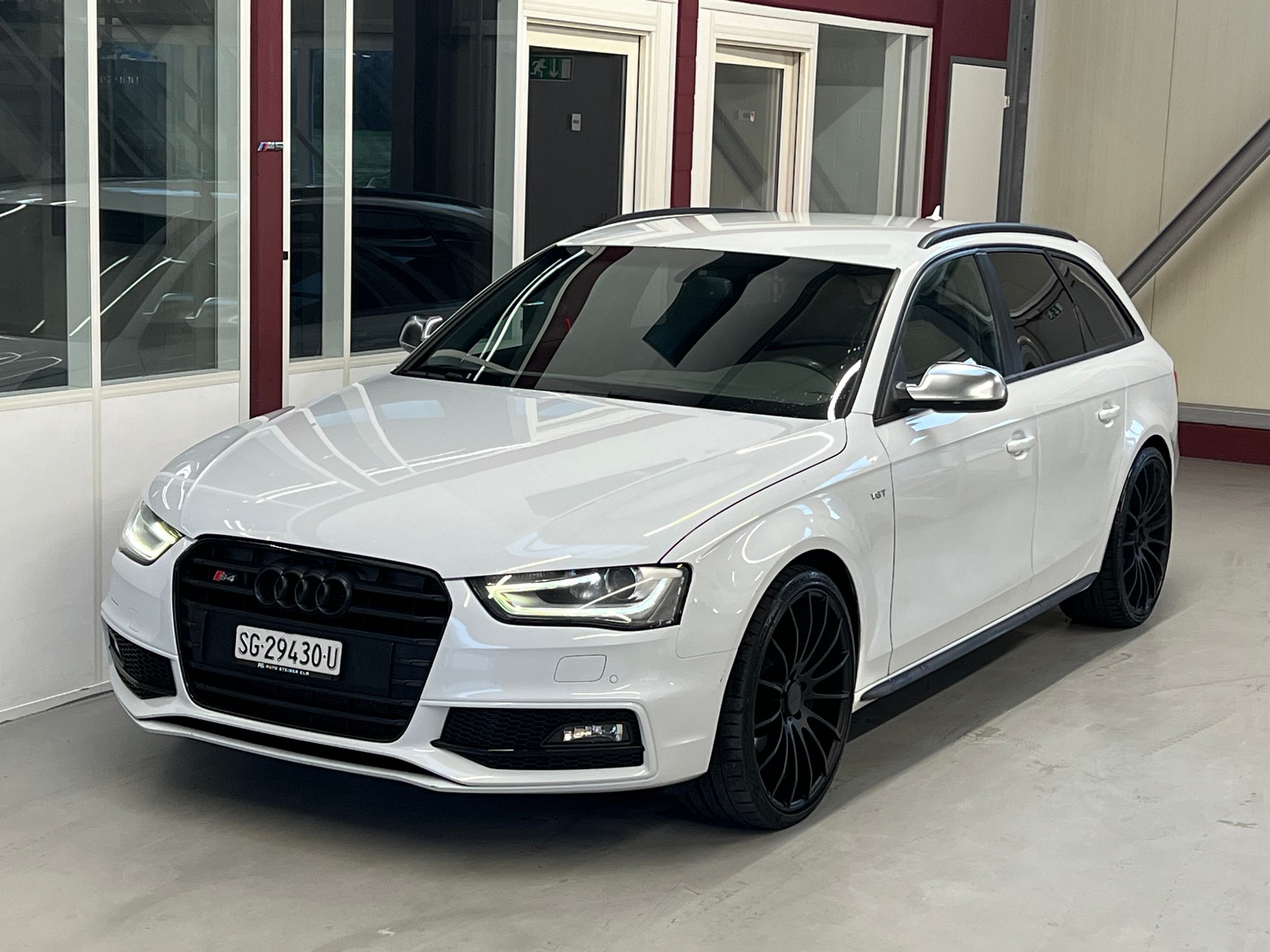 AUDI S4 Avant 3.0 TFSI quattro S-tronic-image-2