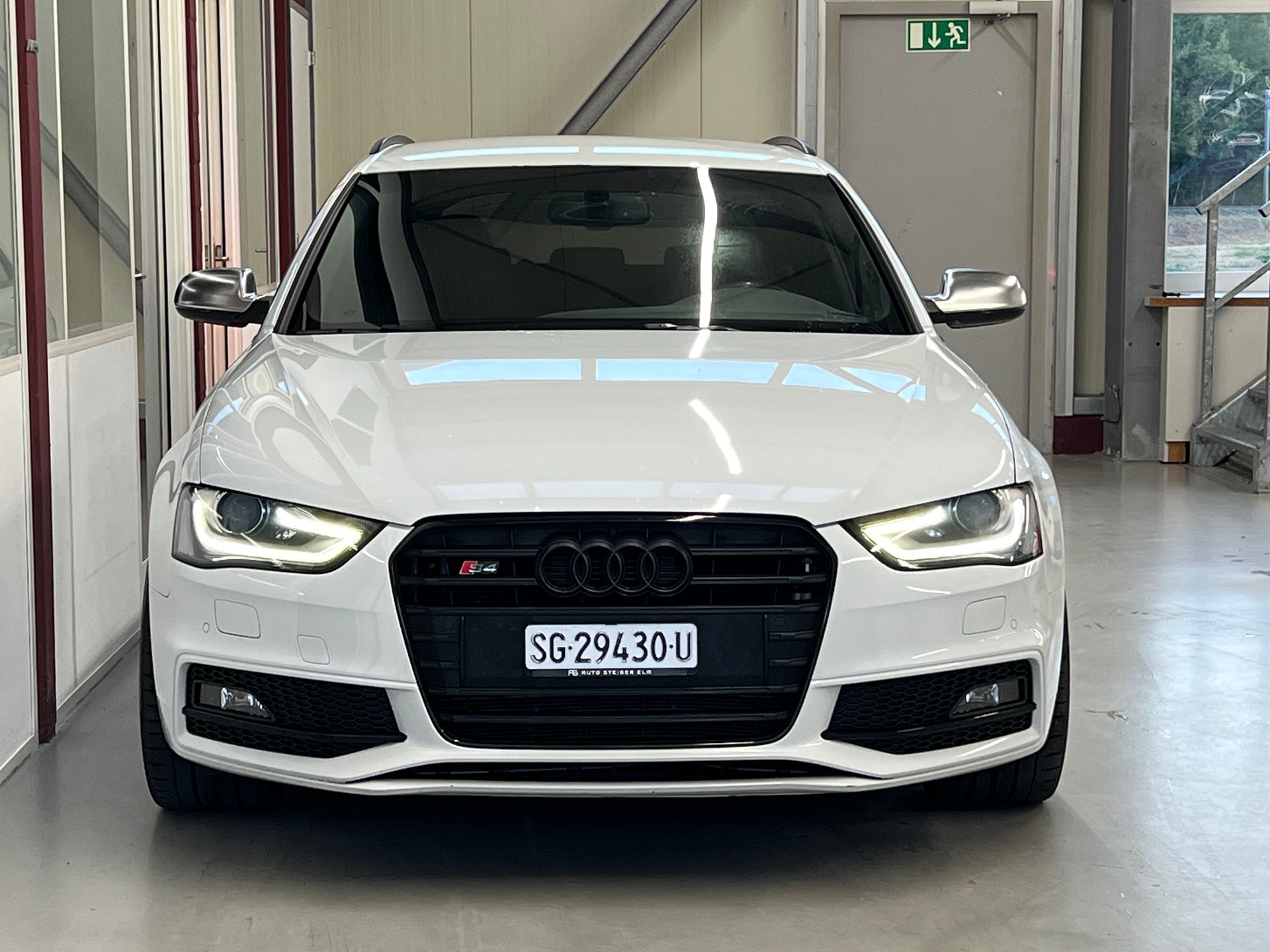 AUDI S4 Avant 3.0 TFSI quattro S-tronic-image-1