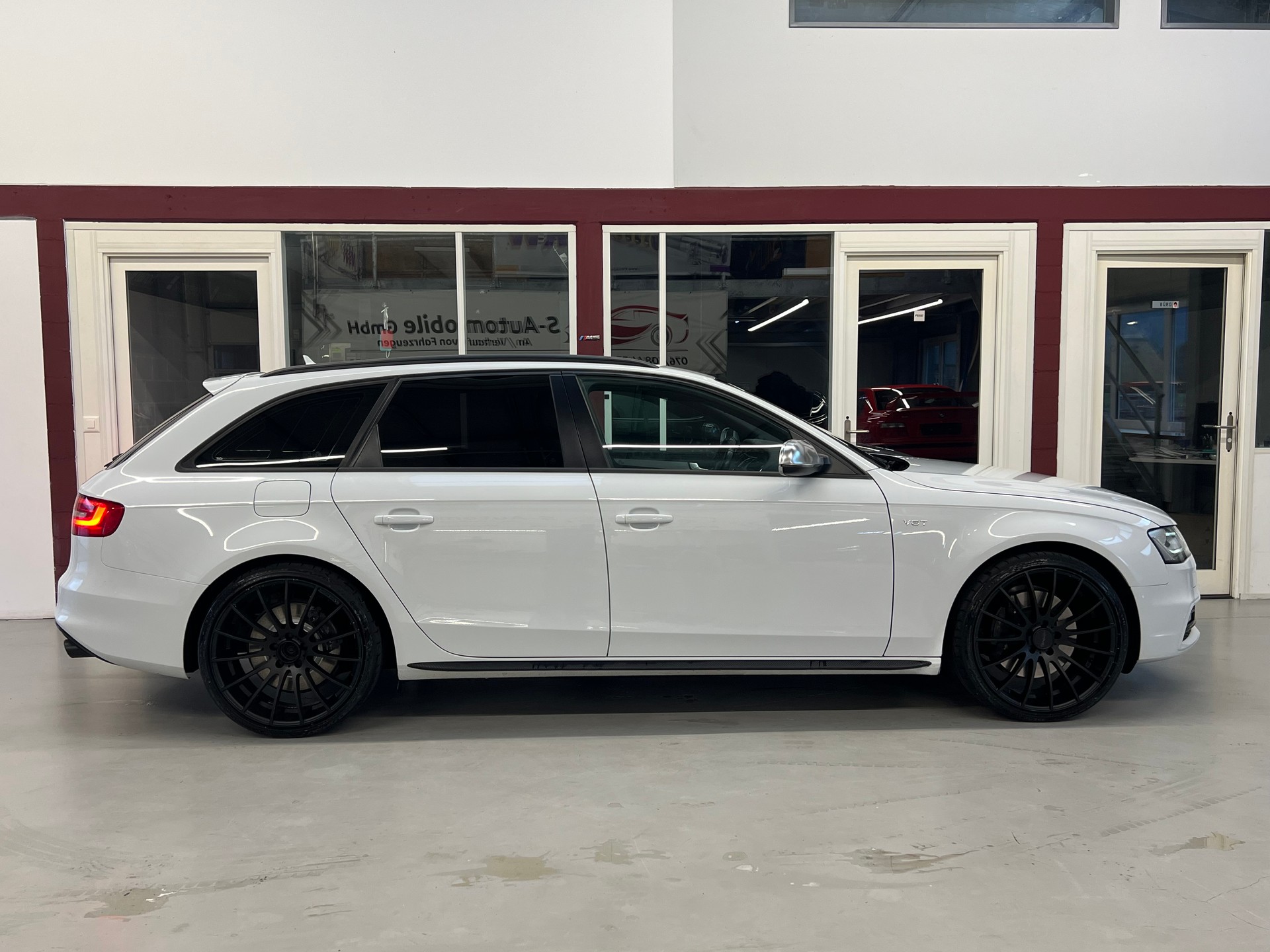 AUDI S4 Avant 3.0 TFSI quattro S-tronic-image-8