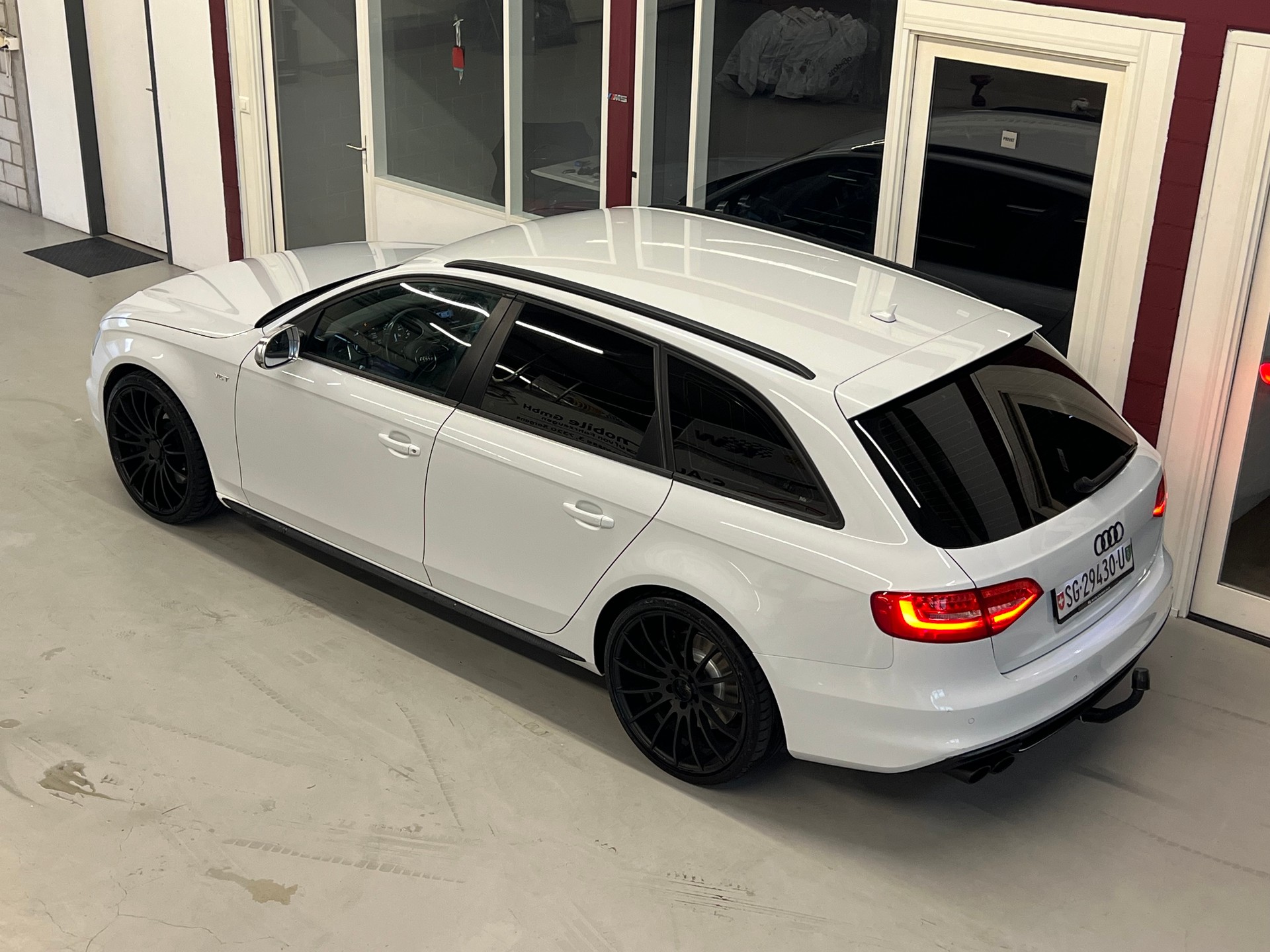 AUDI S4 Avant 3.0 TFSI quattro S-tronic-image-4