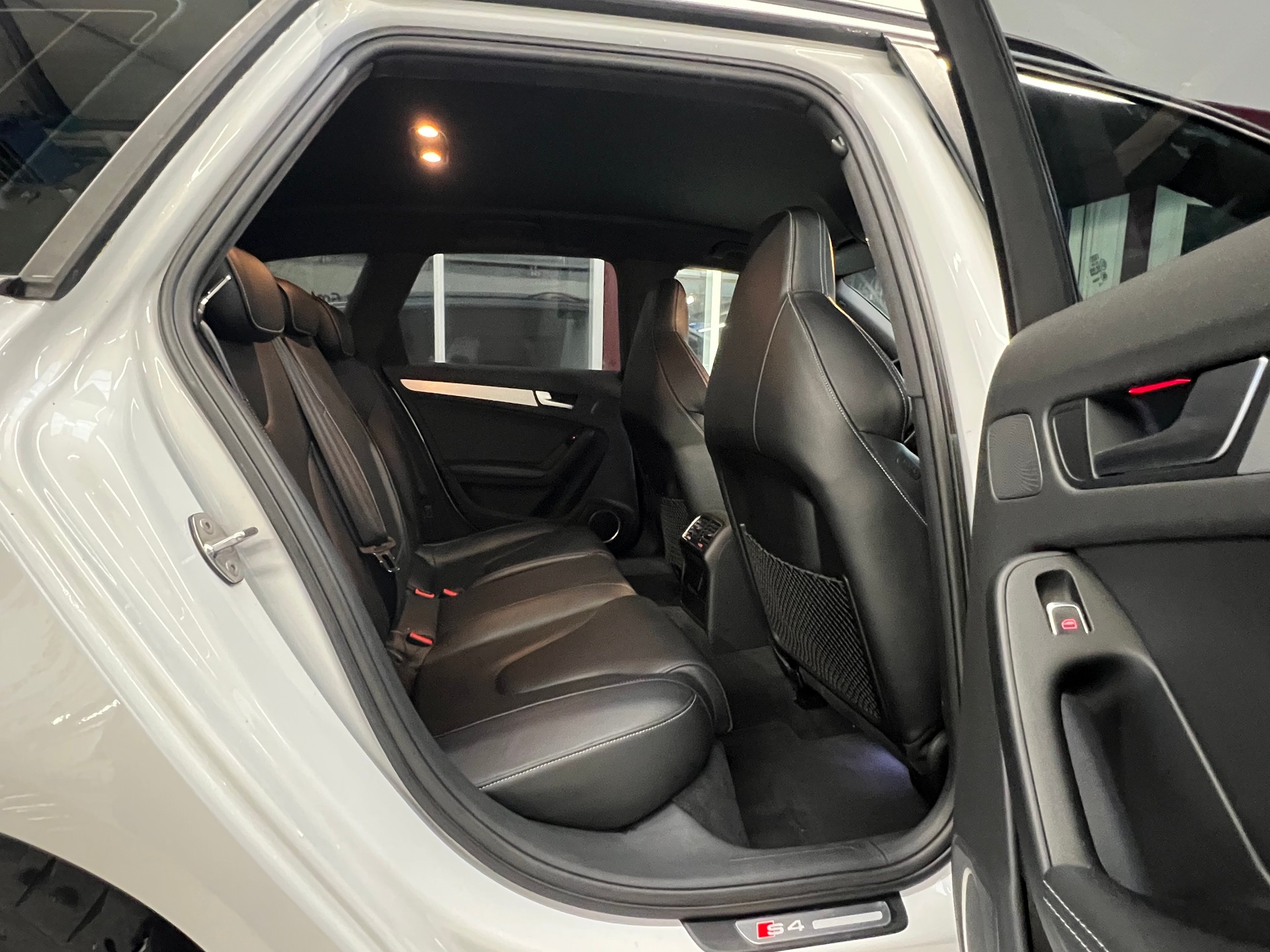 AUDI S4 Avant 3.0 TFSI quattro S-tronic-image-14