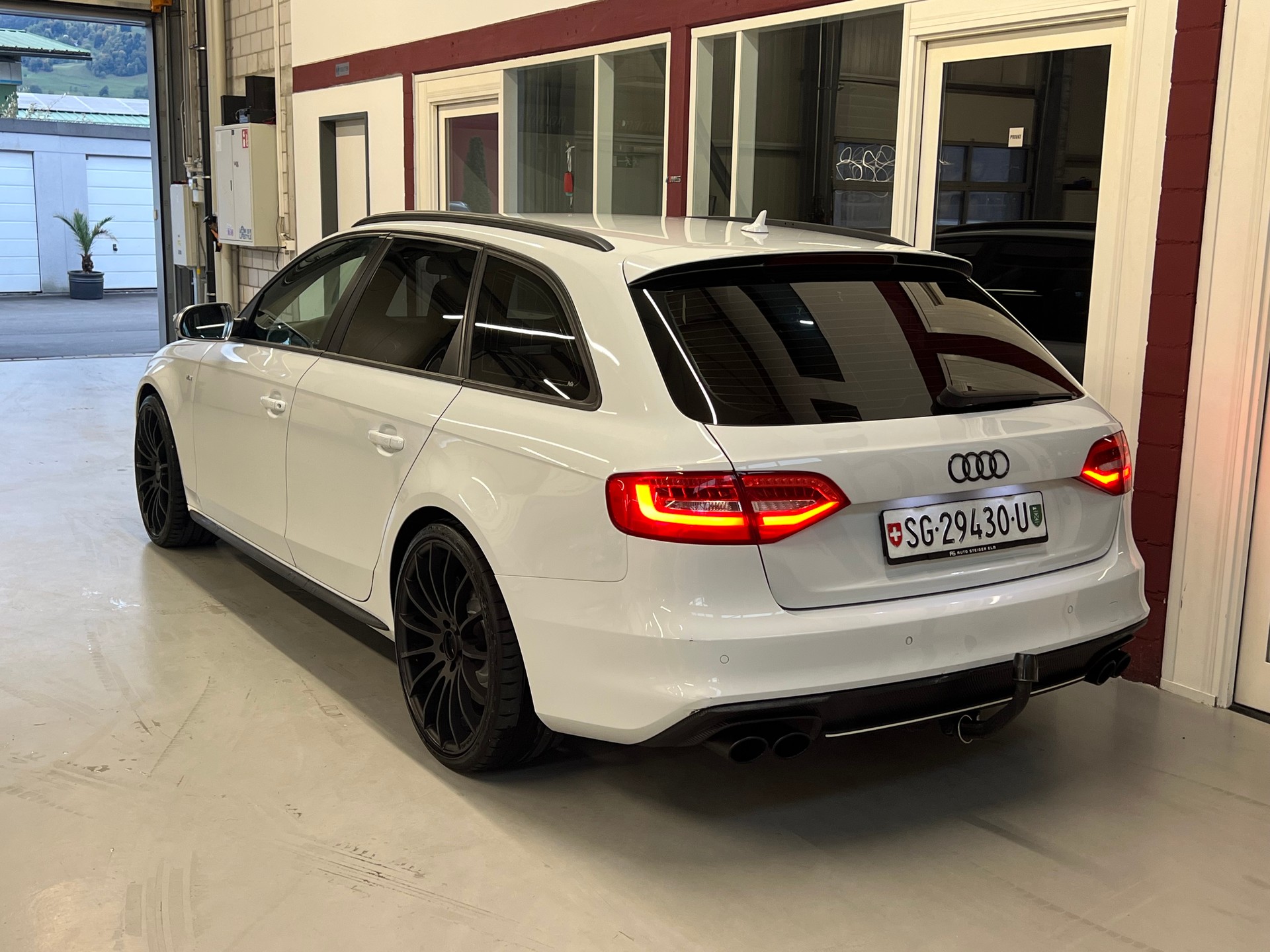 AUDI S4 Avant 3.0 TFSI quattro S-tronic-image-5