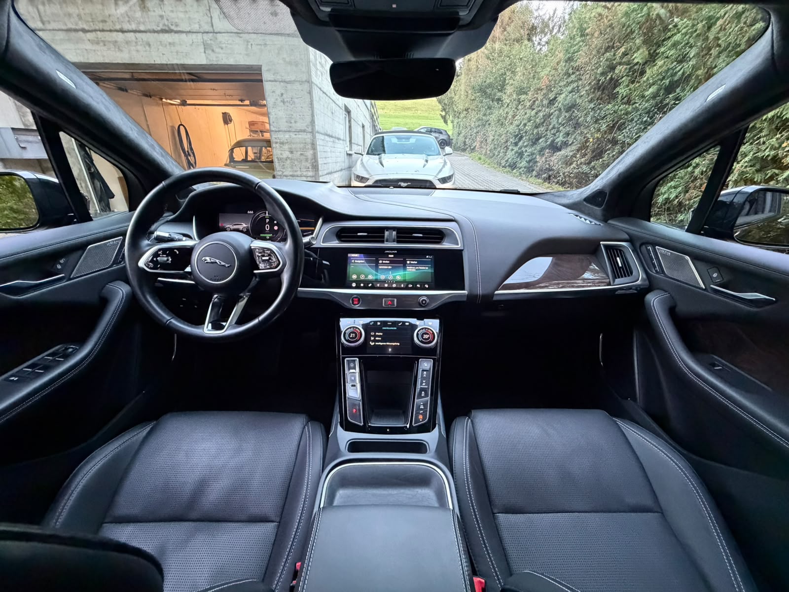 JAGUAR I-Pace EV400 HSE AWD-image-22