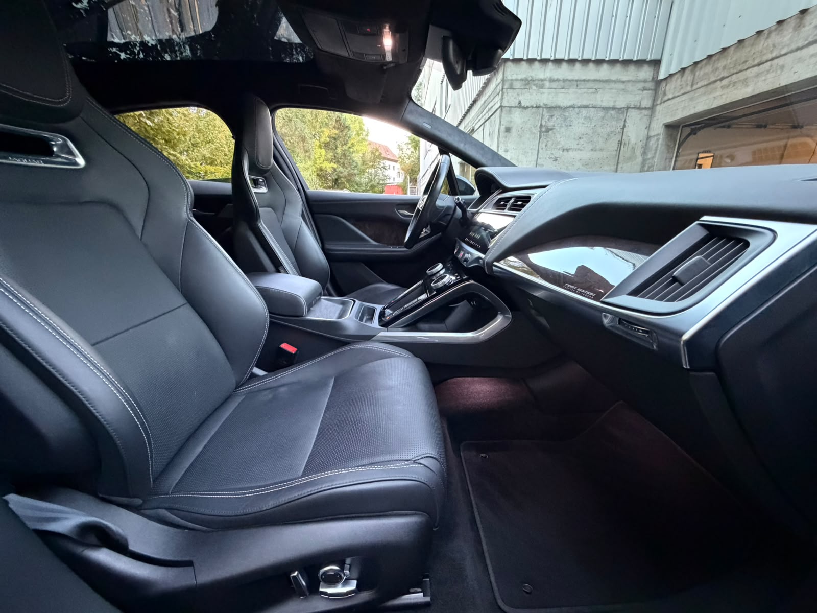 JAGUAR I-Pace EV400 HSE AWD-image-17