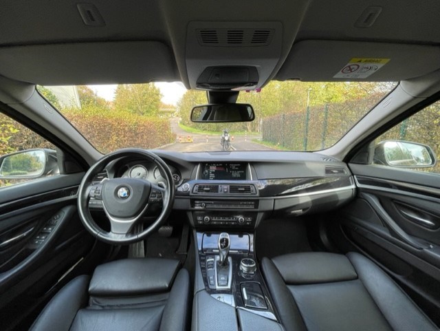 BMW 528i Touring xDrive Steptronic-image-7