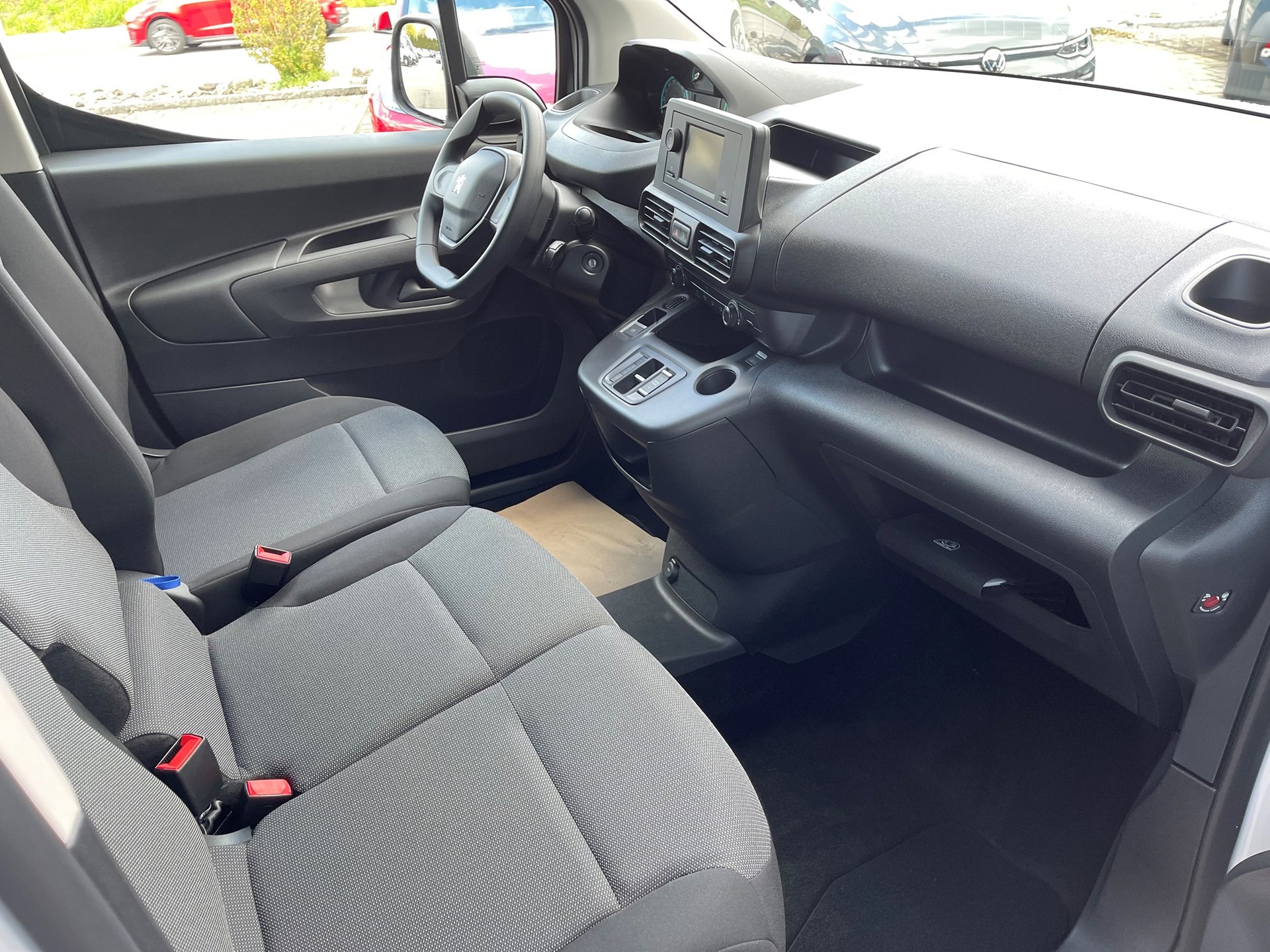 PEUGEOT e-Partner 50kWh Premium-image-7
