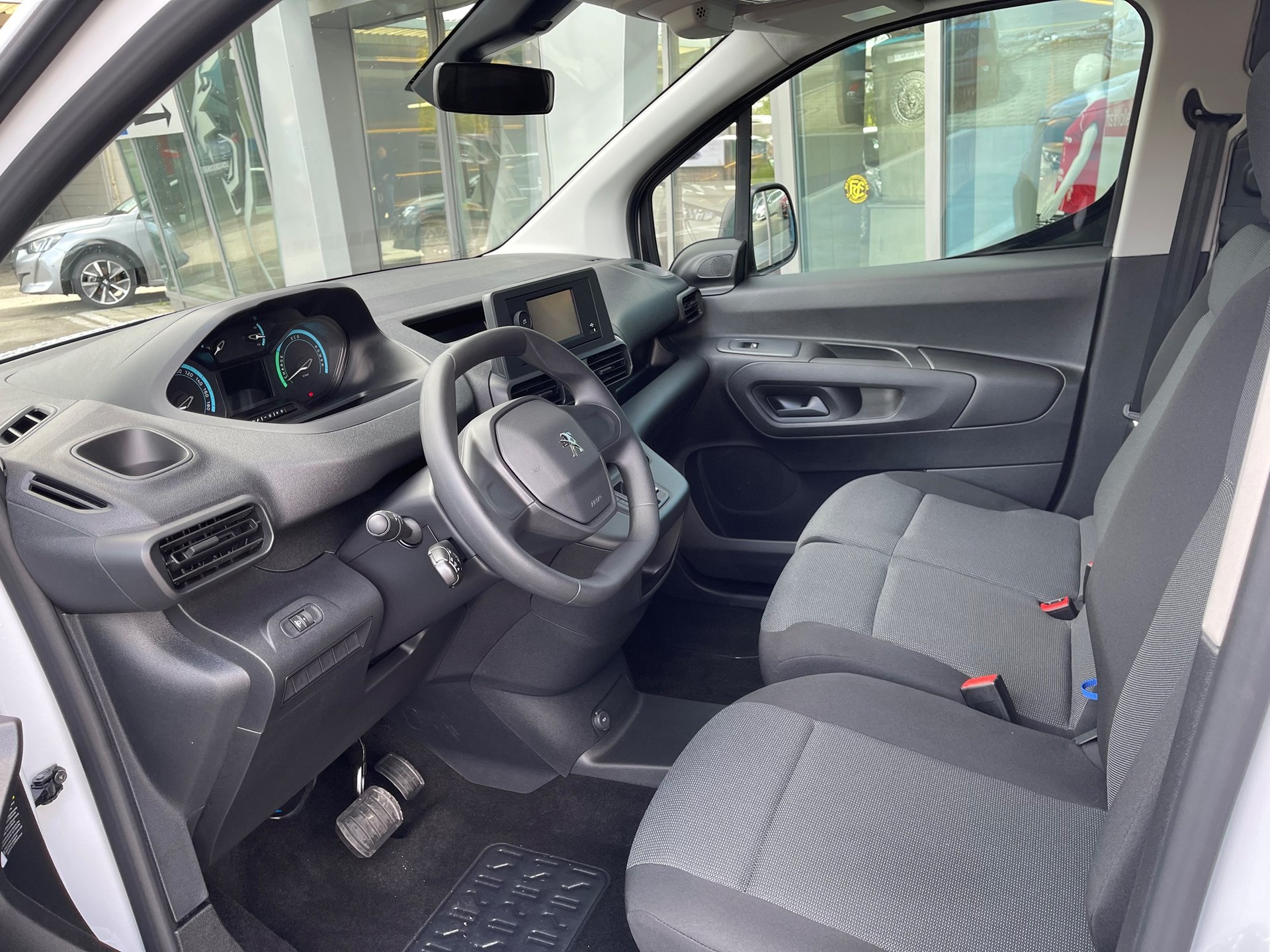 PEUGEOT e-Partner 50kWh Premium-image-6