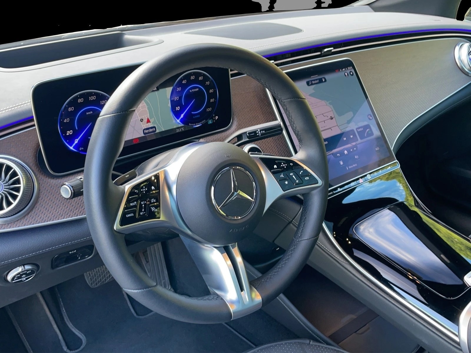 MERCEDES-BENZ EQE 350+-image-9