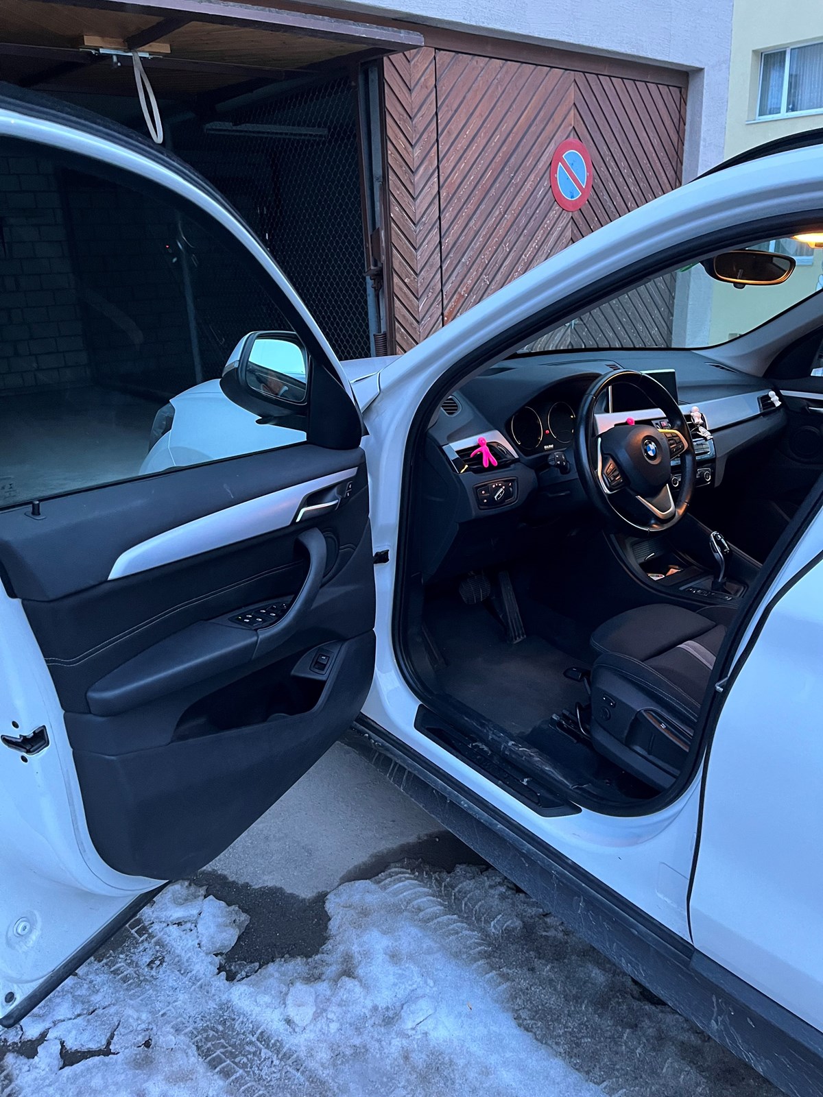 BMW X1 xDrive 18d-image-0