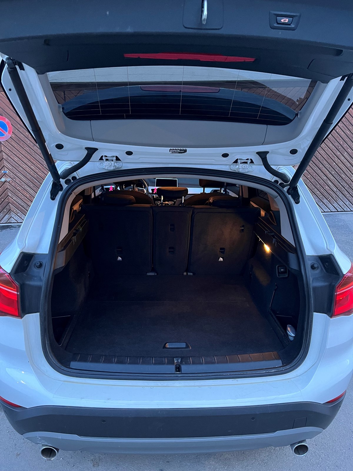 BMW X1 xDrive 18d-image-4