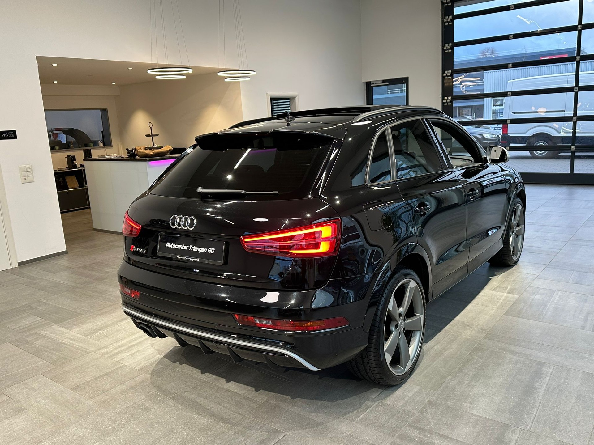 AUDI RS Q3 2.5 TFSI performance quattro S-tronic-image-10
