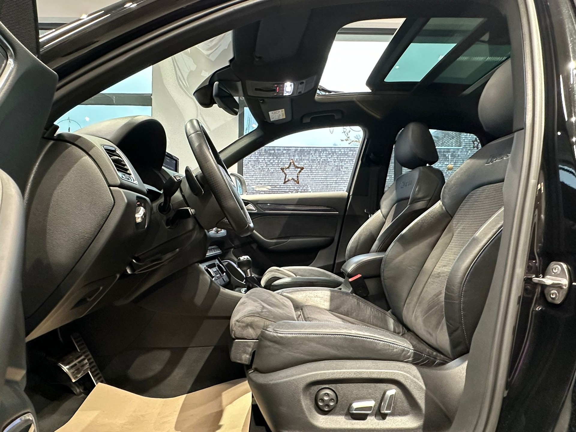 AUDI RS Q3 2.5 TFSI performance quattro S-tronic-image-14